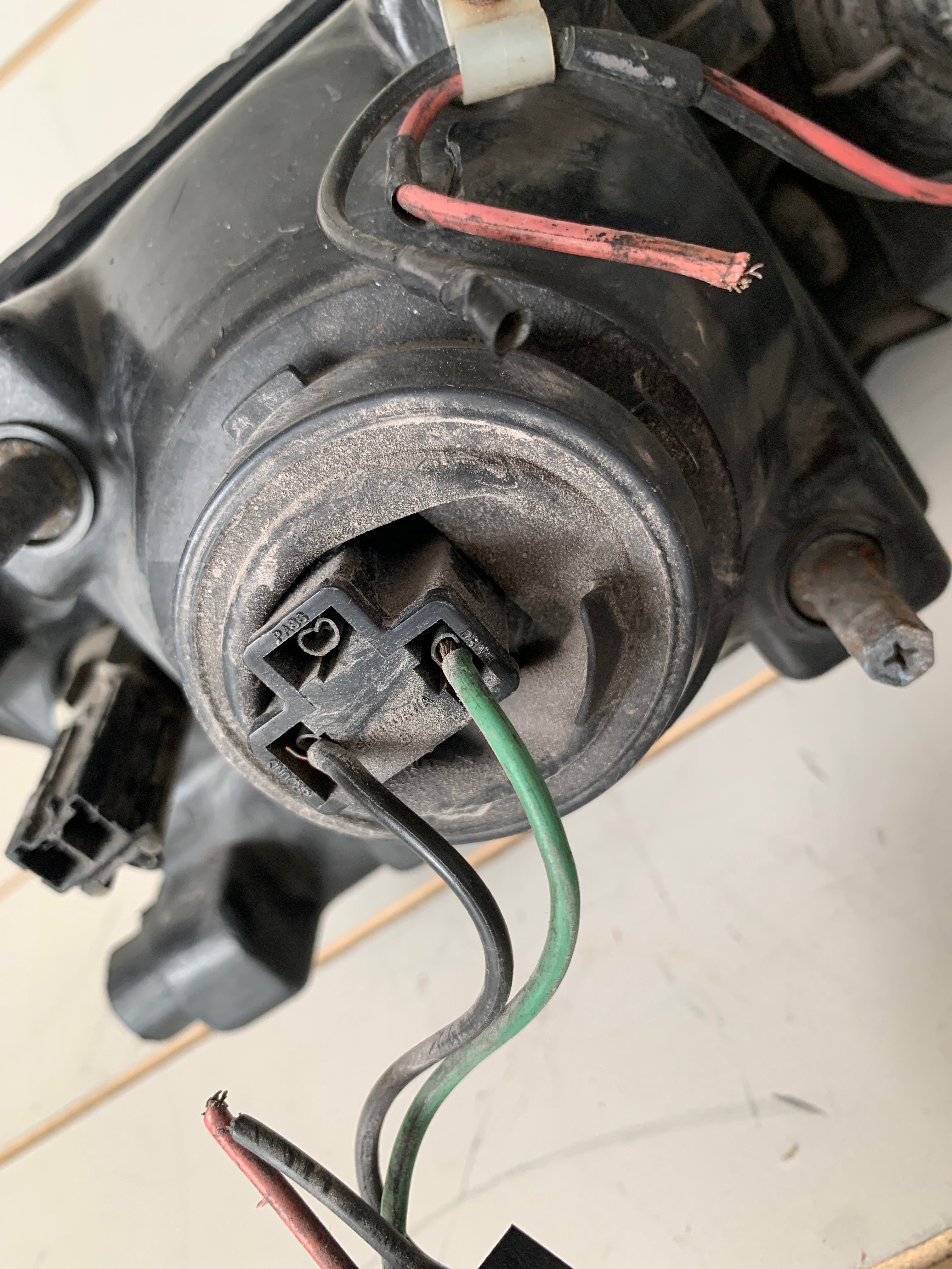 LEFT Head Light, R32
