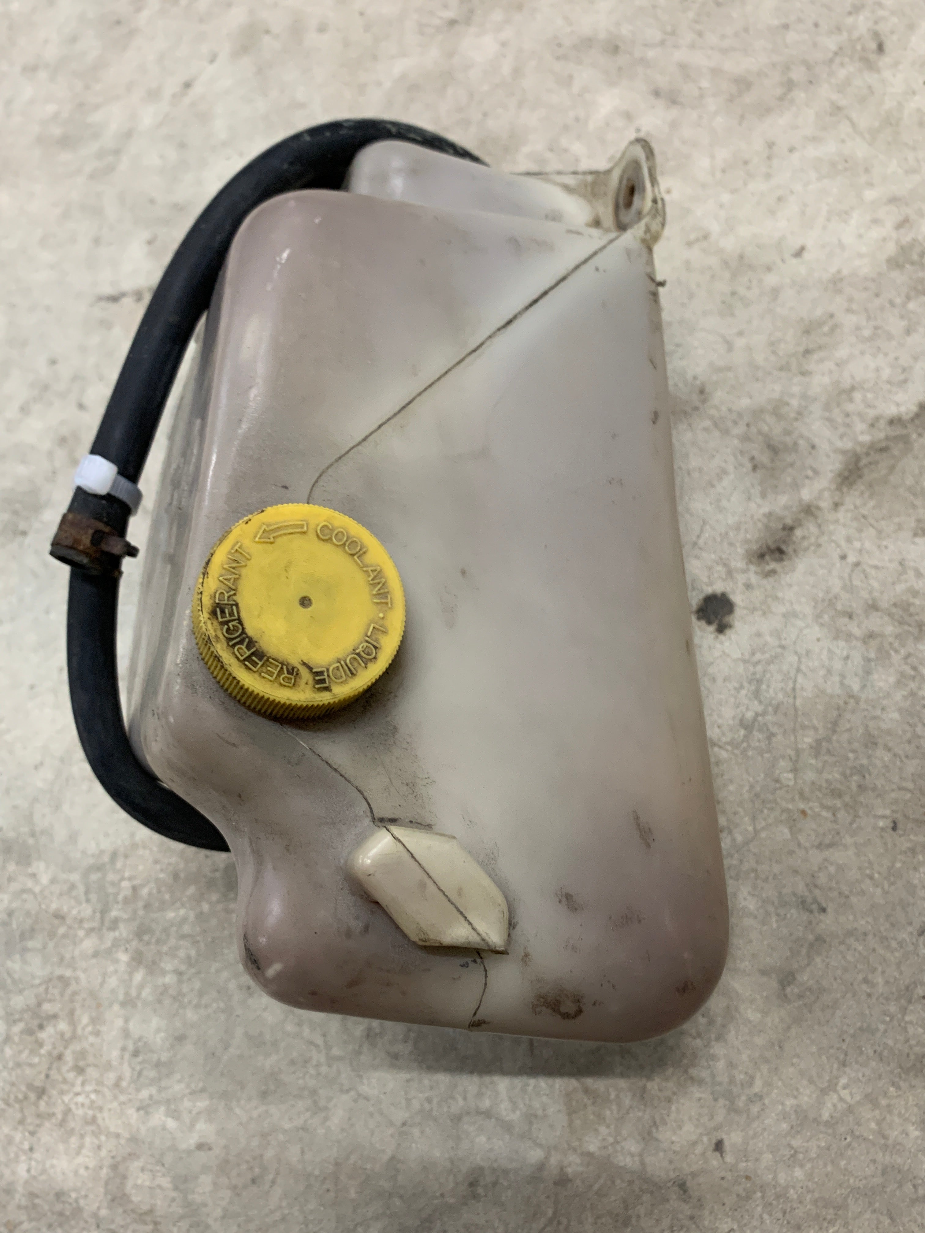 Radiator Overflow, R32