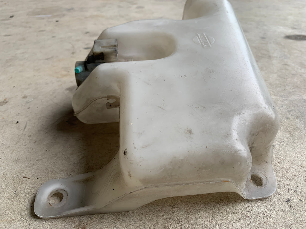 SINGLE Pump Windscreen Washer Tank, R32