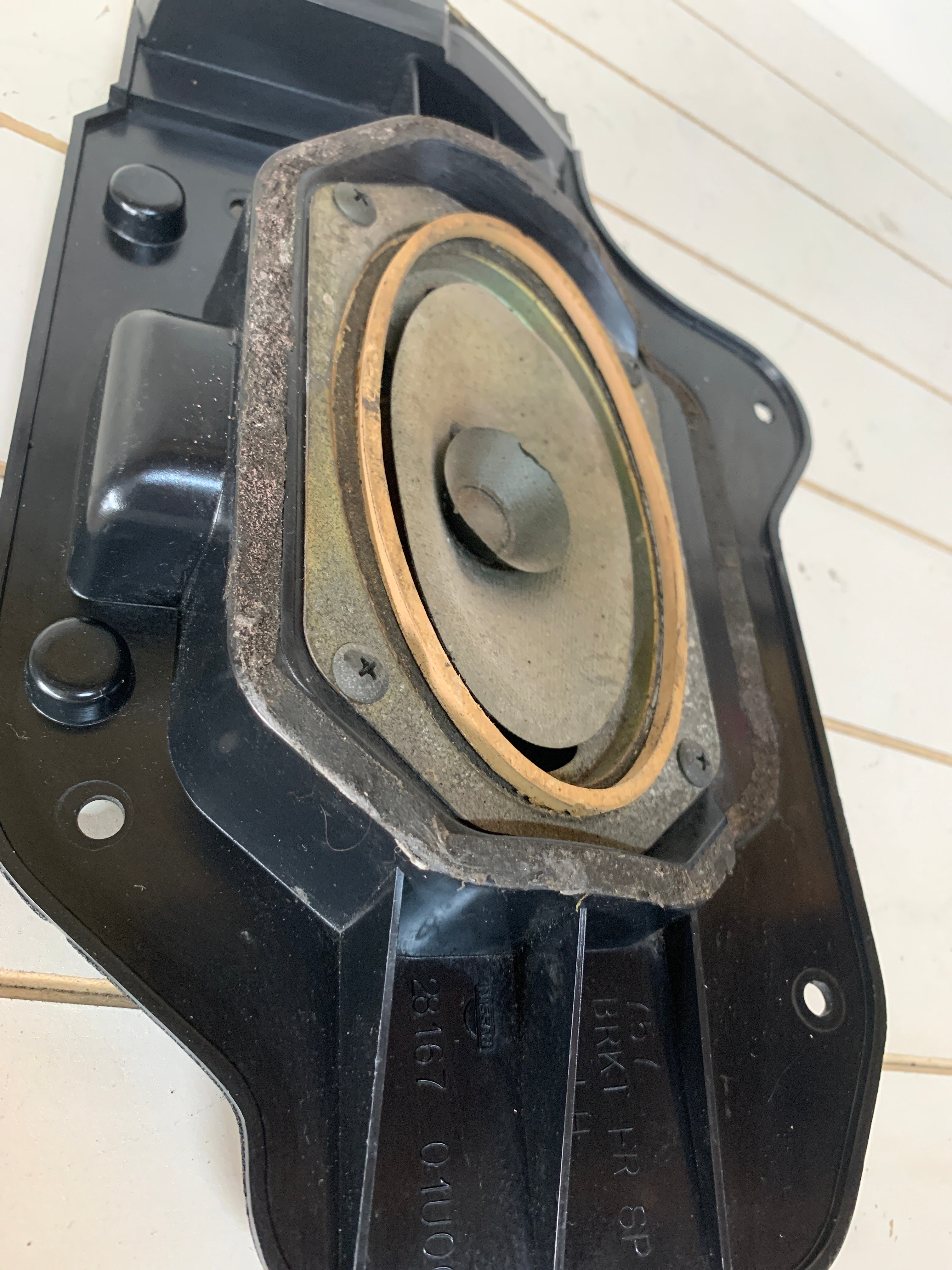 LEFT Front Factory Speaker + Holder, R32