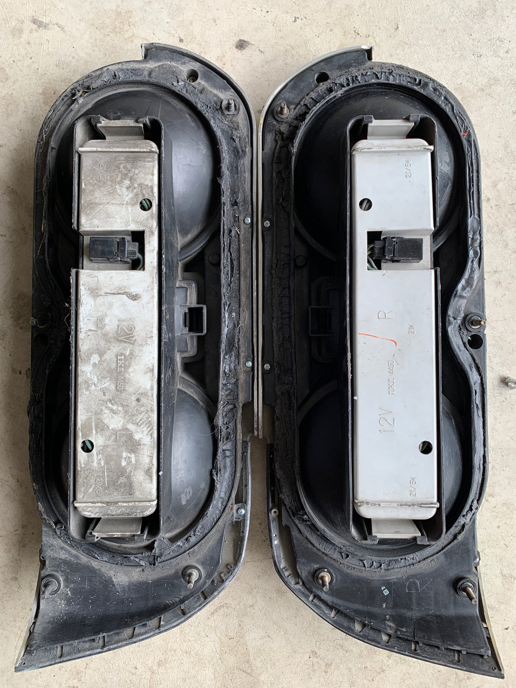 Tail lights, R32 Coupe