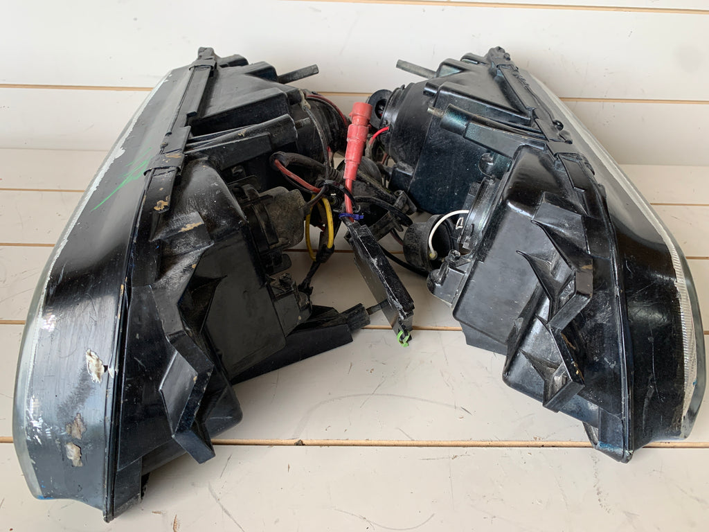 PAIR Headlights HID, R32