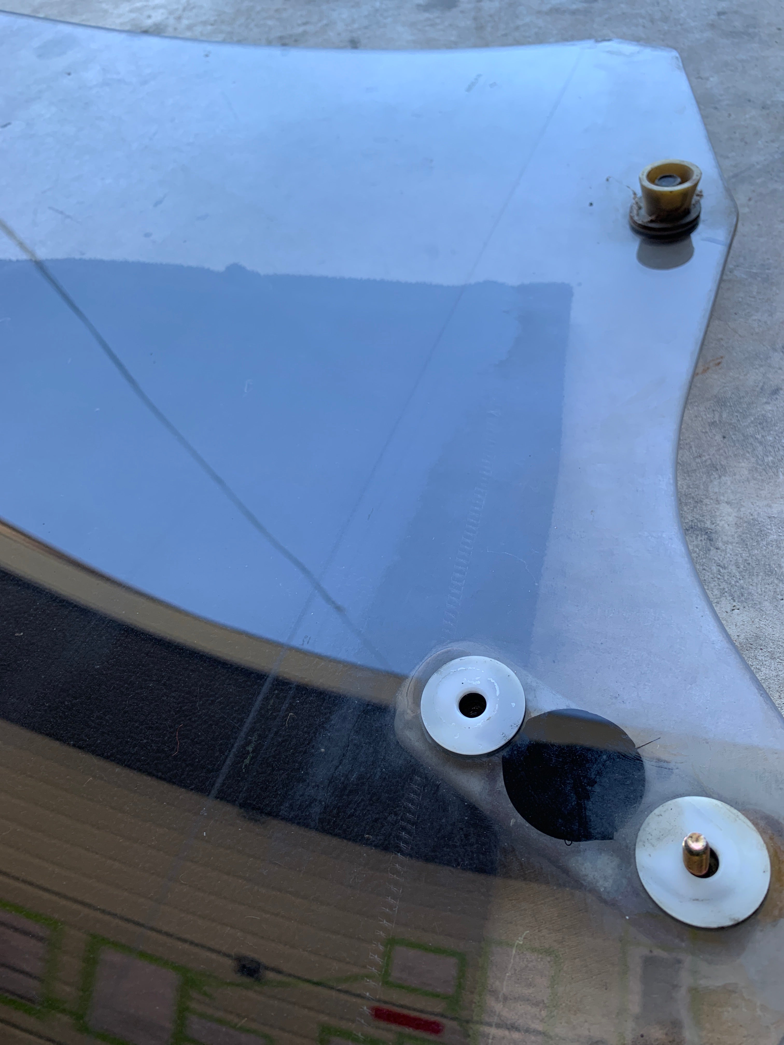 RIGHT Door Glass, R32 2dr