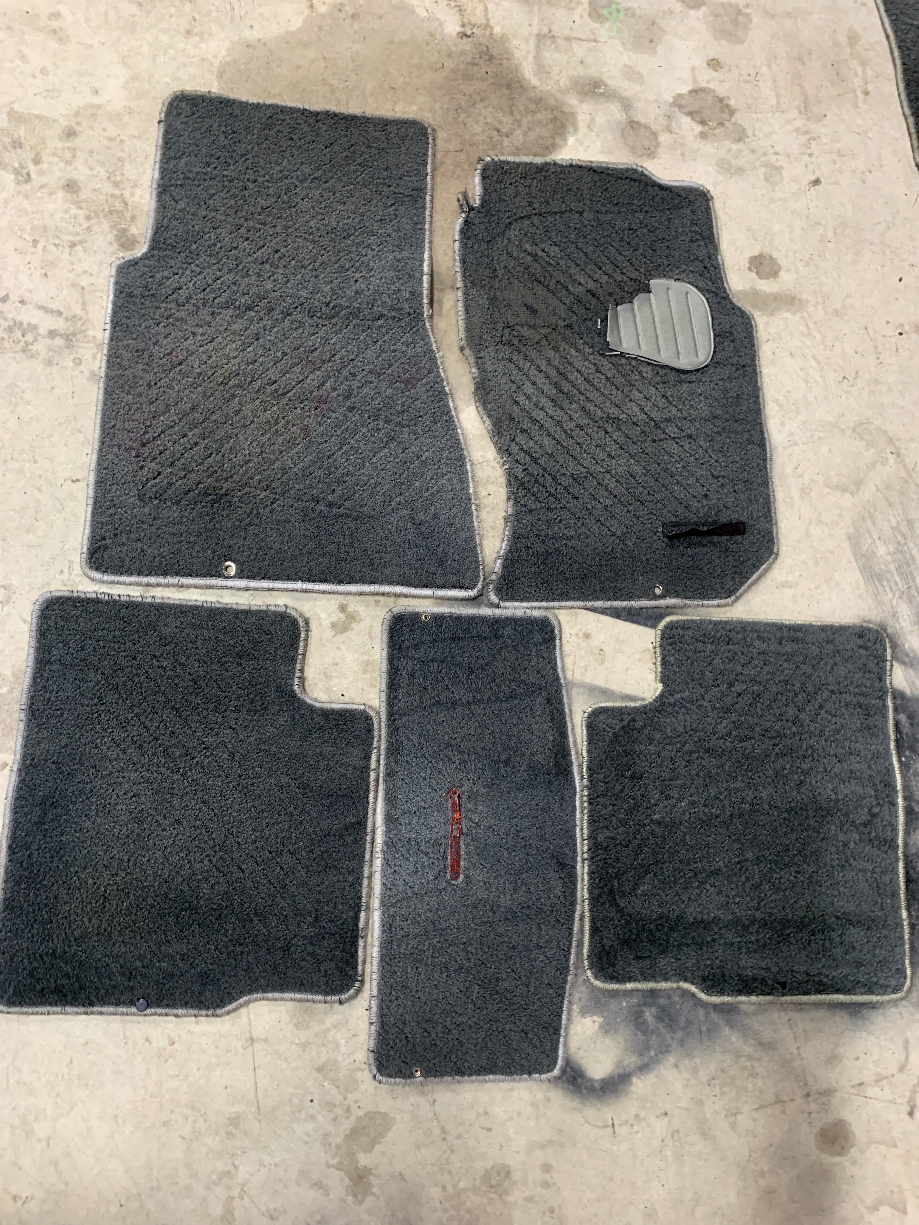 Floor Mats, R32