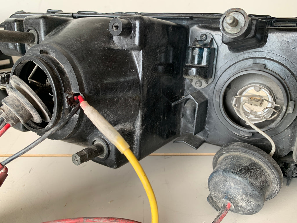 PAIR Headlights HID, R32