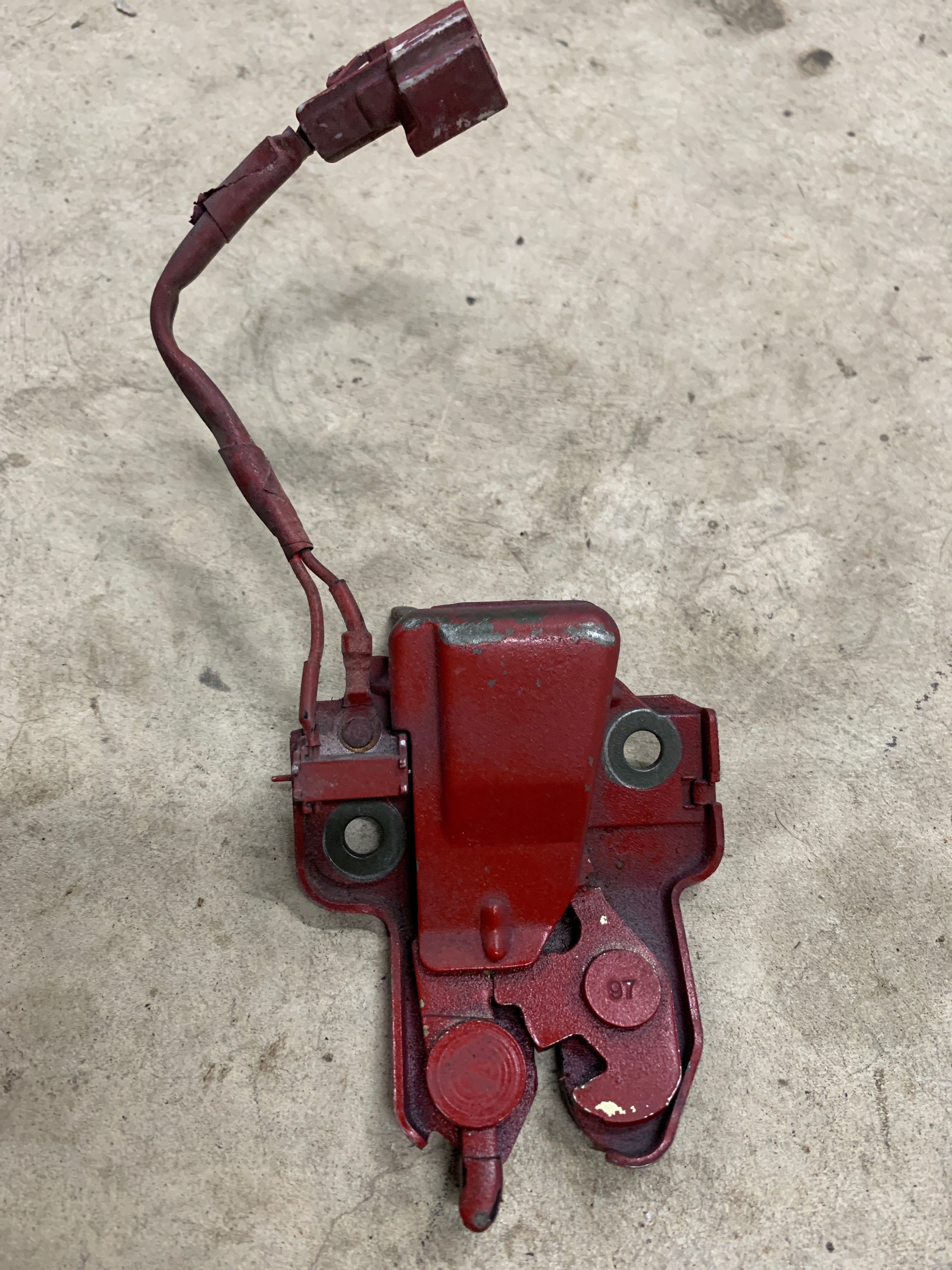 Boot latch, R32