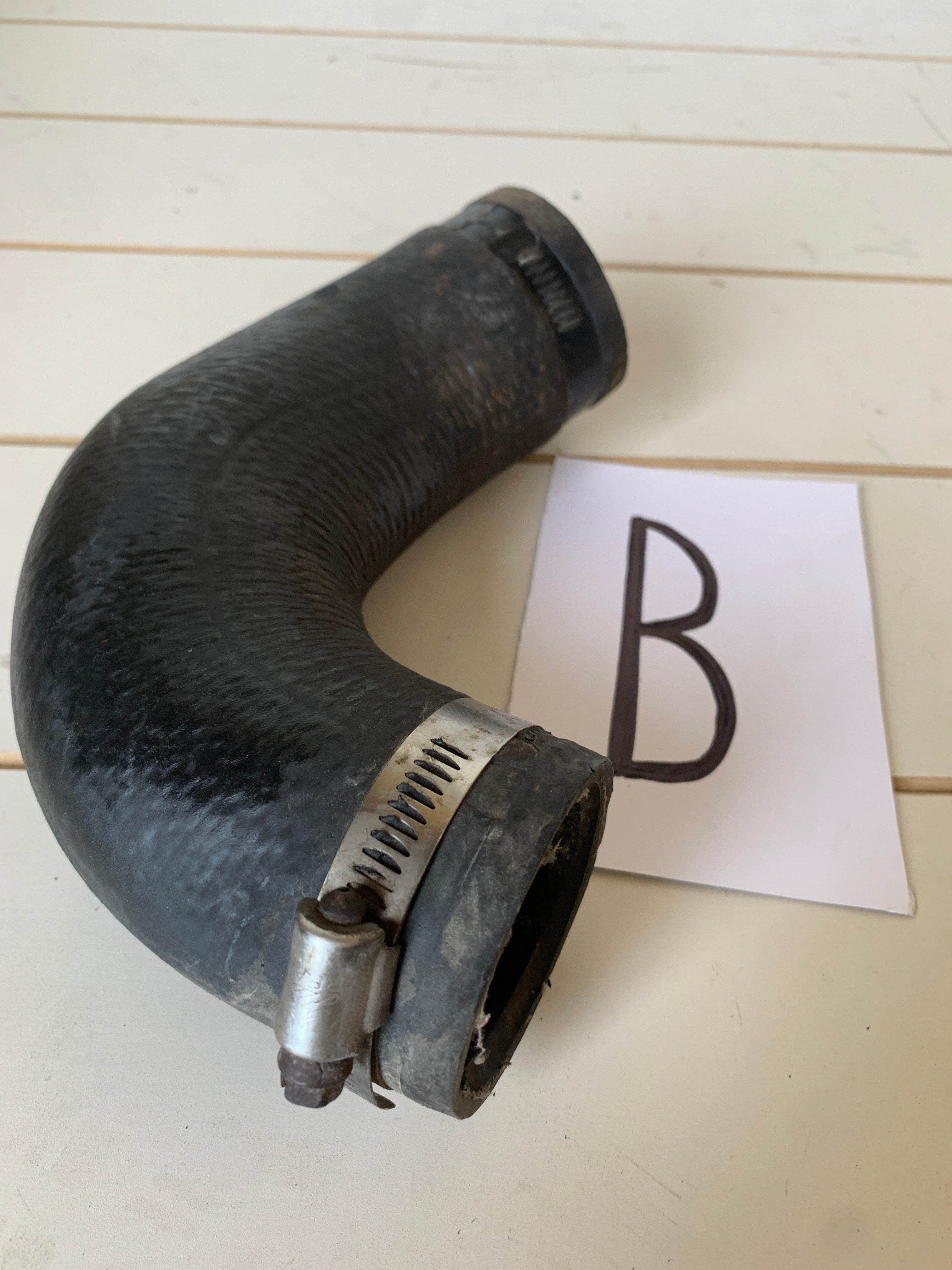 LEFT Recirc Rubber Pipe, R32