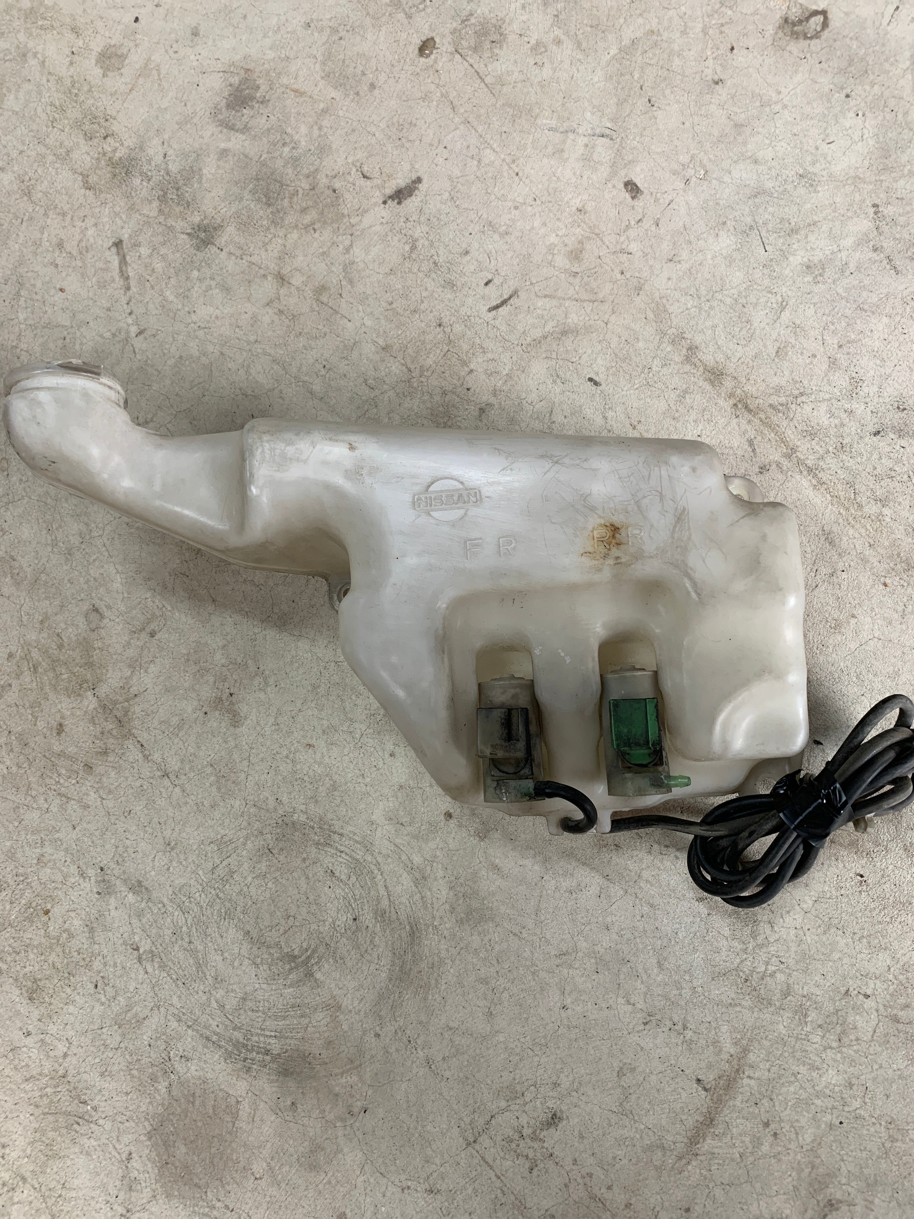 Window Washer Bottle, R32 GTR