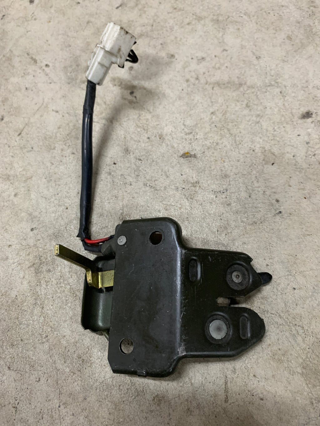Boot latch, R32