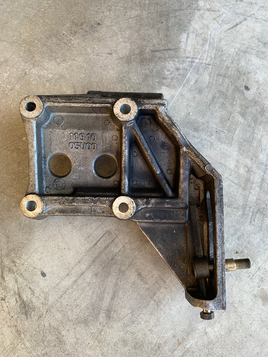 AC Compressor Bracket, R32 GTR