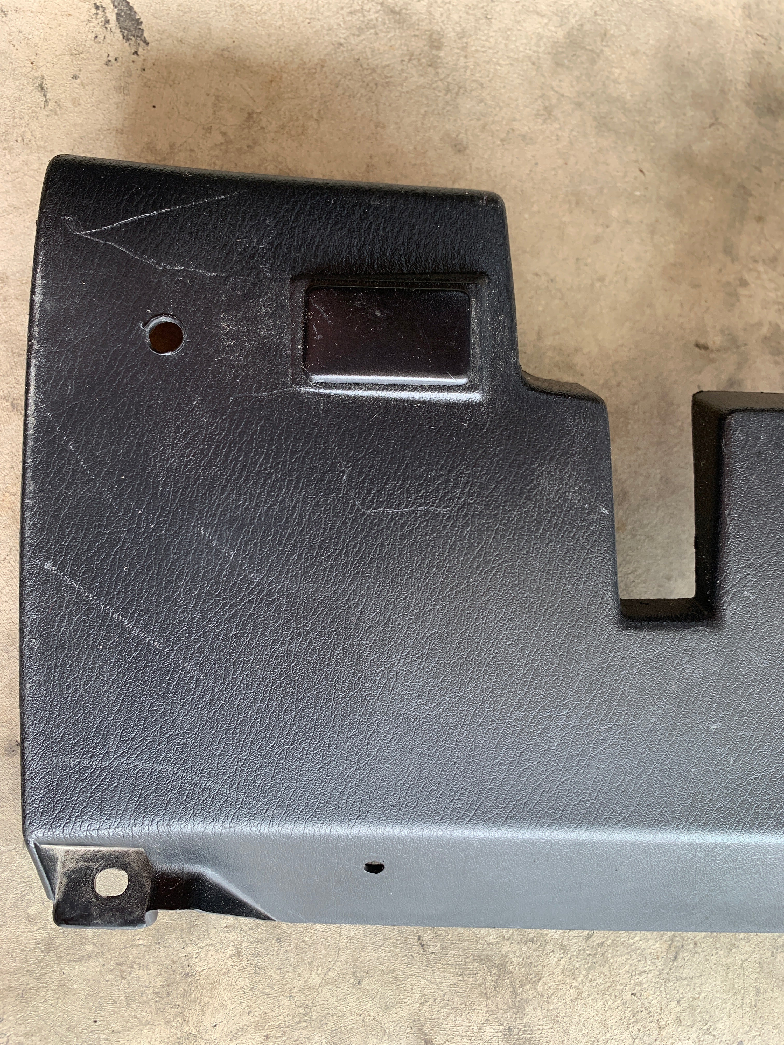 Lower Dash Panel, R33