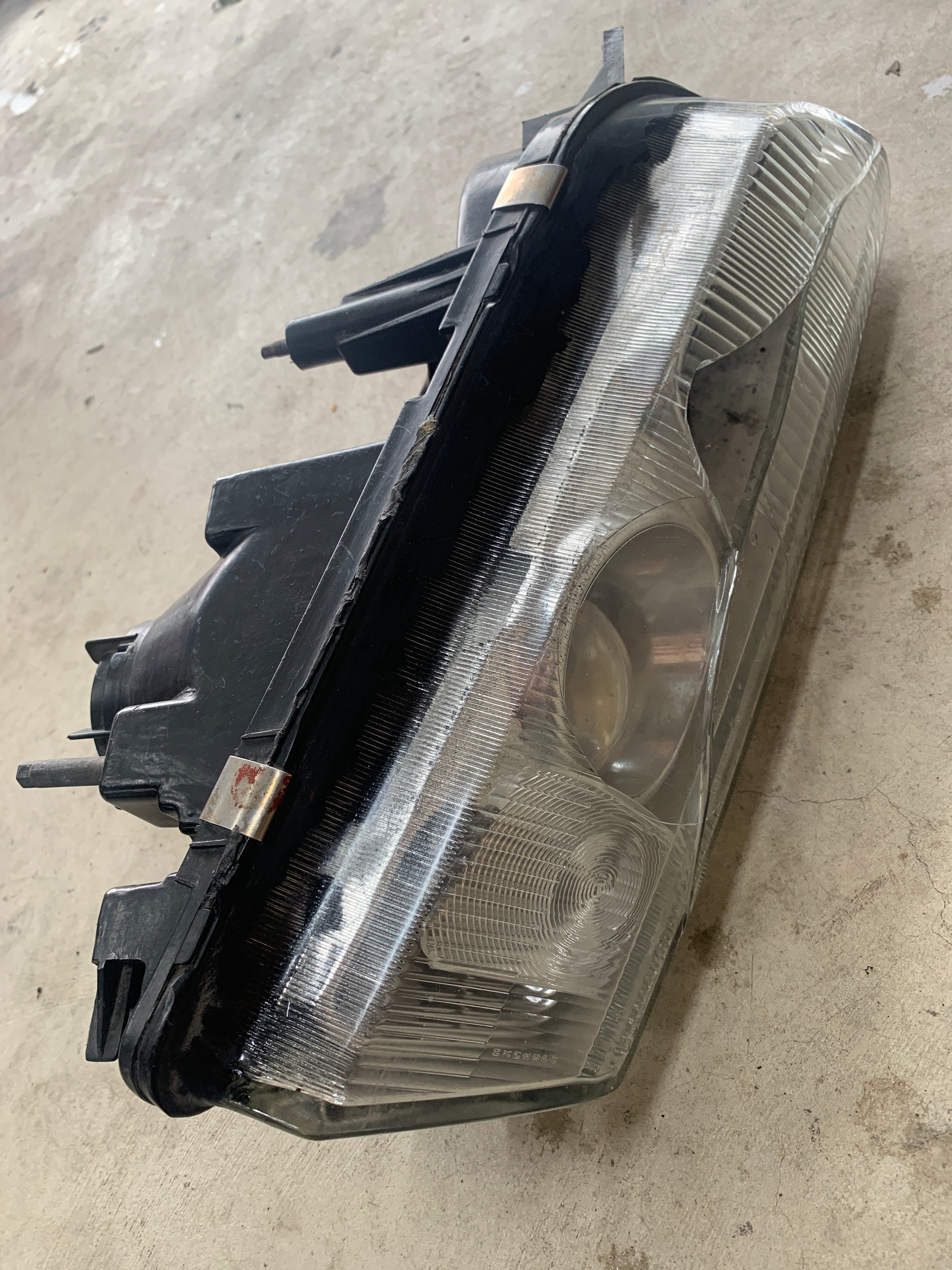 RIGHT Head Light (damaged), R32