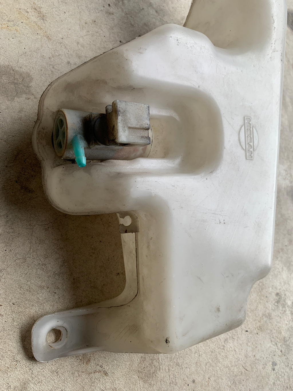 SINGLE Pump Windscreen Washer Tank, R32