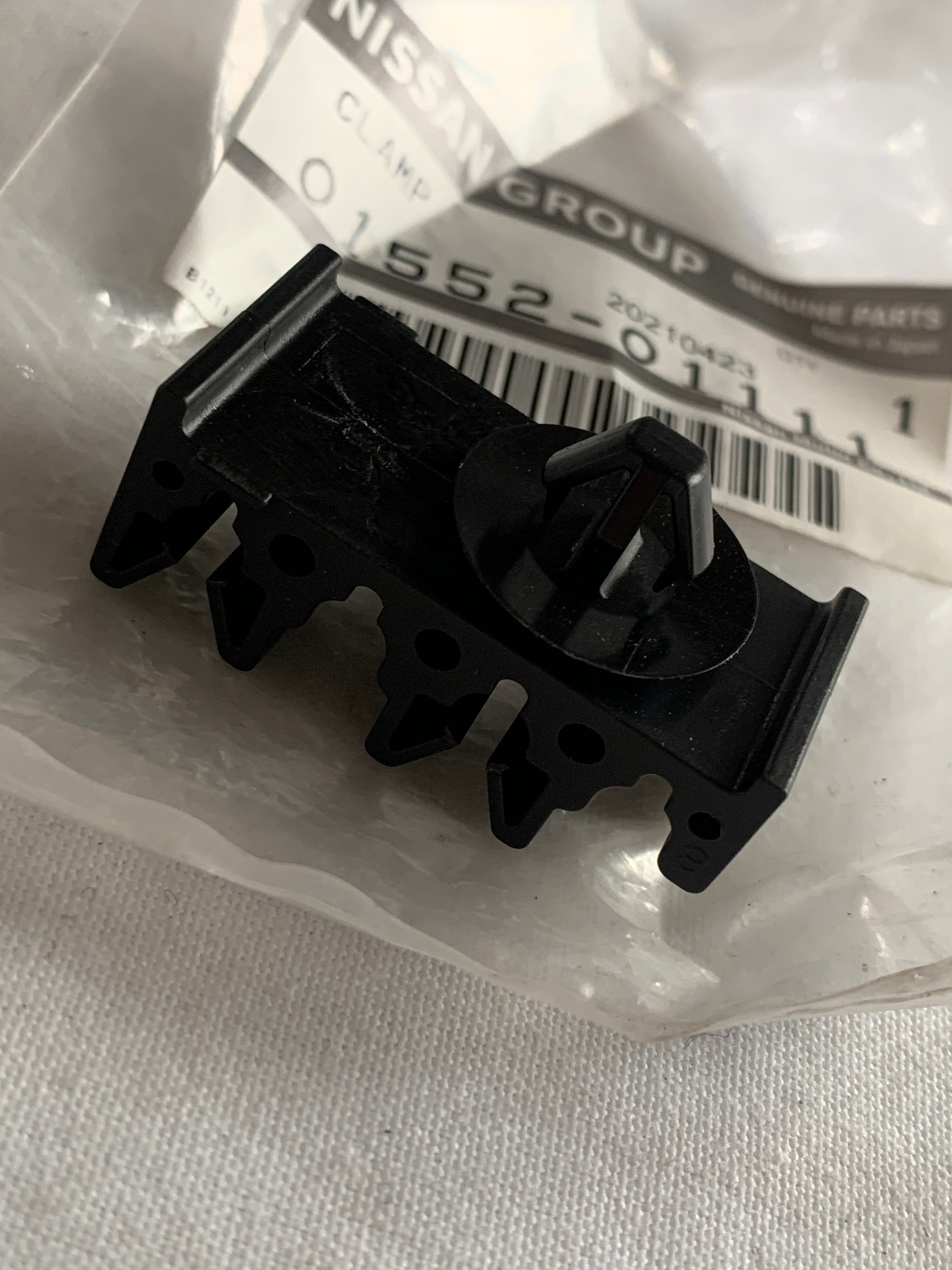 NEW Genuine Brake Line Clamp, R32