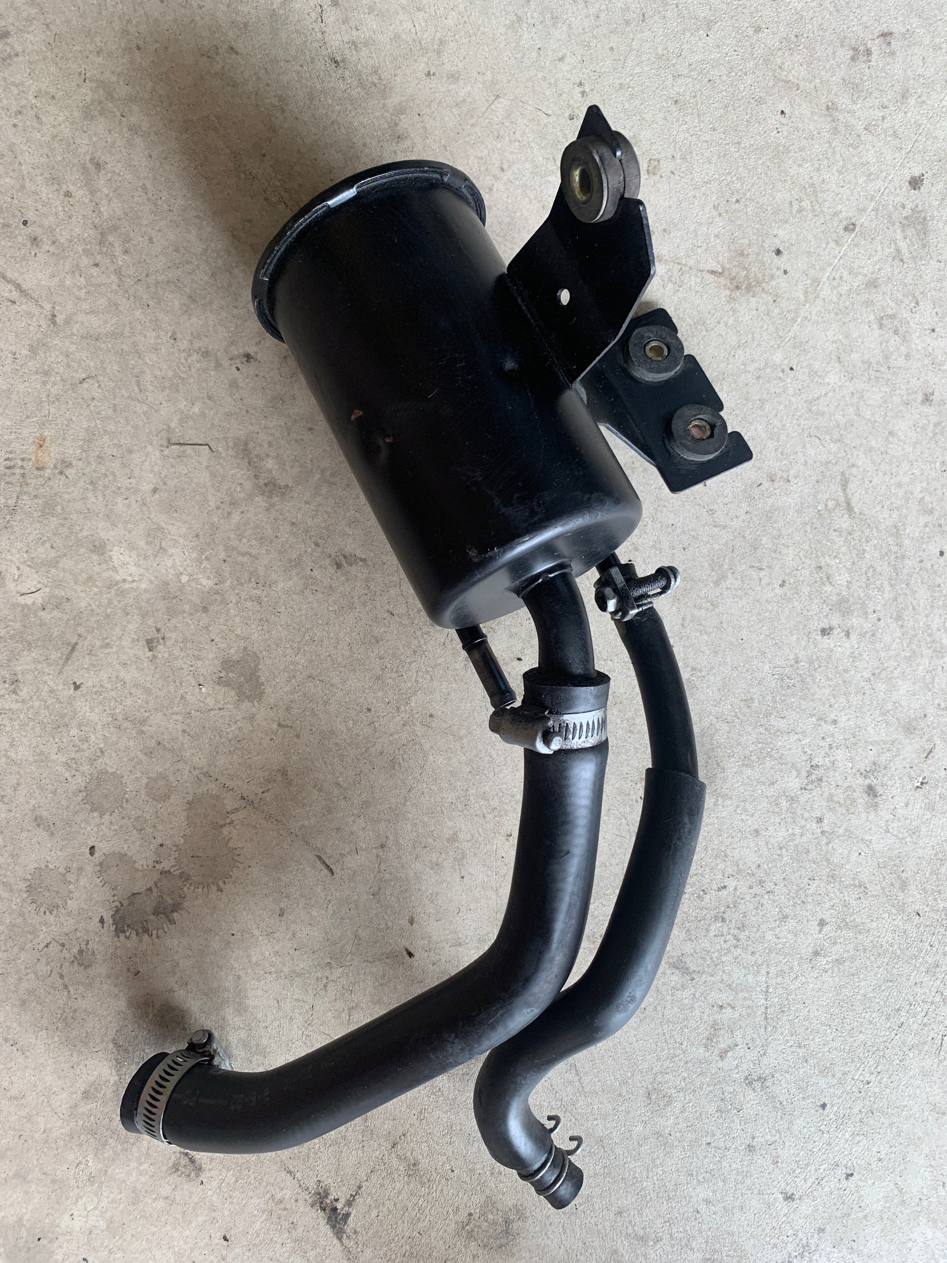 Power Steering Reservoir, R32