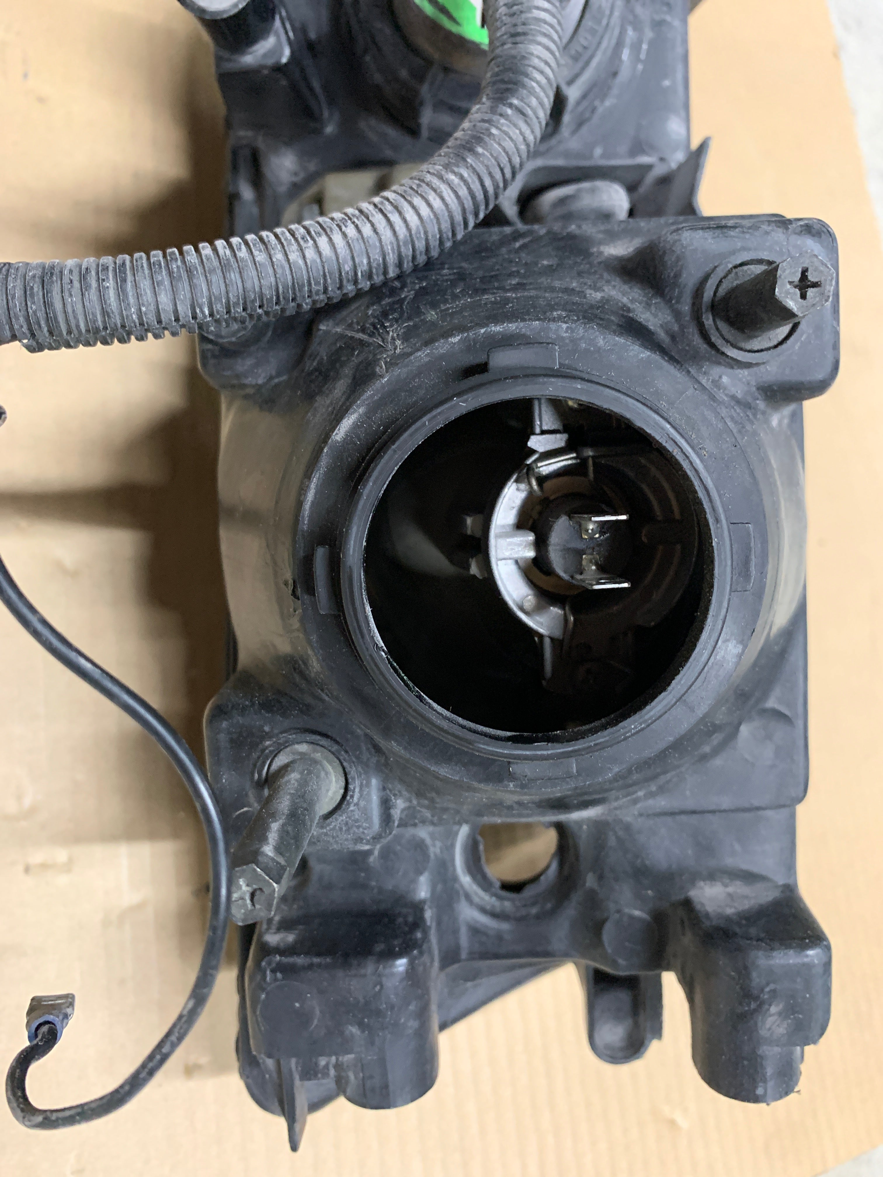 LEFT Head Light (damaged), R32