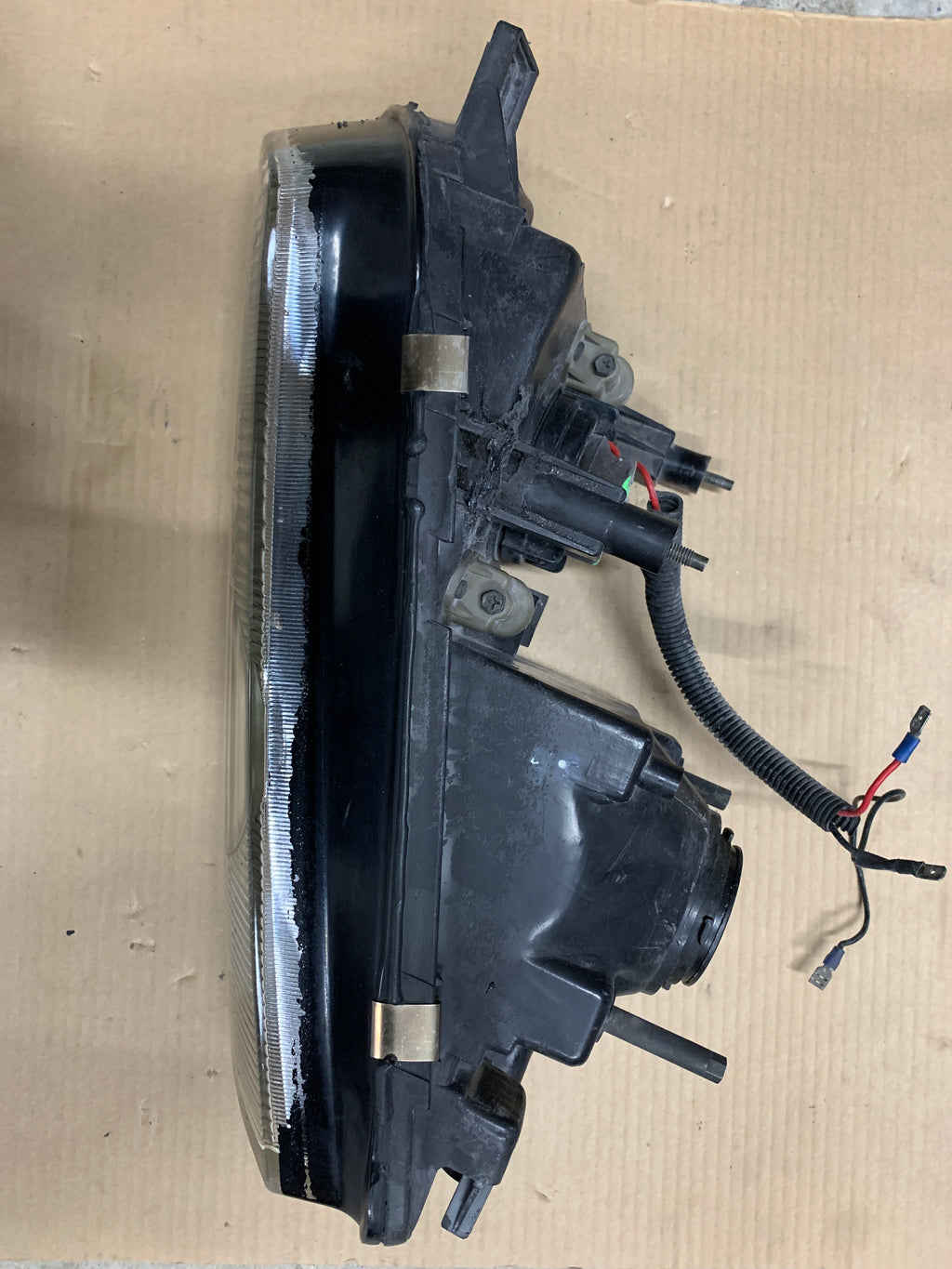 LEFT Head Light (damaged), R32