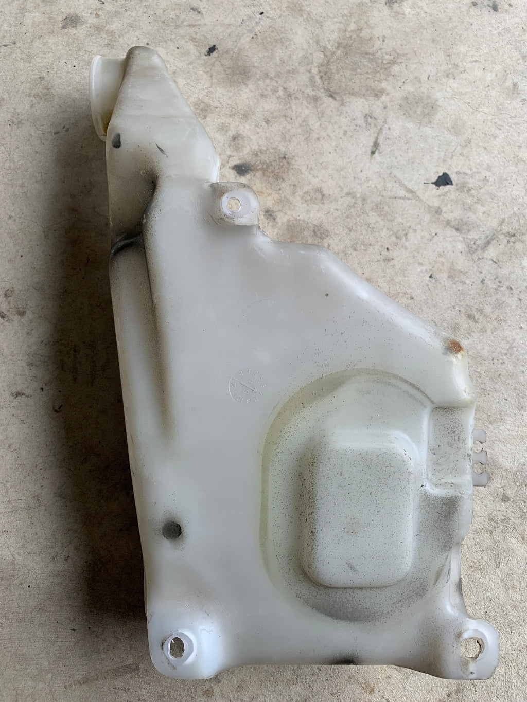 Windscreen Washer Tank, R32