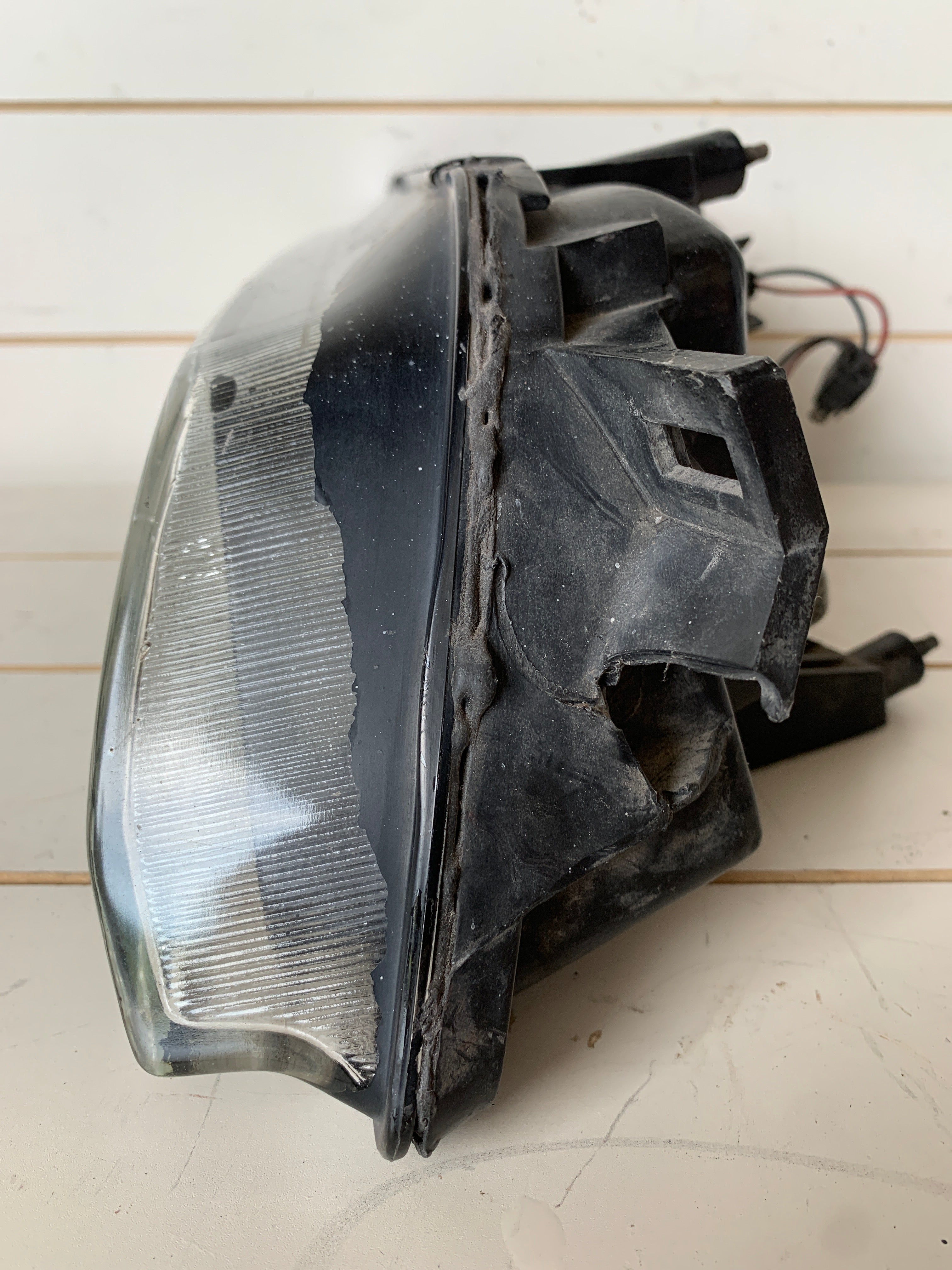 RIGHT Head Light (damaged), R32