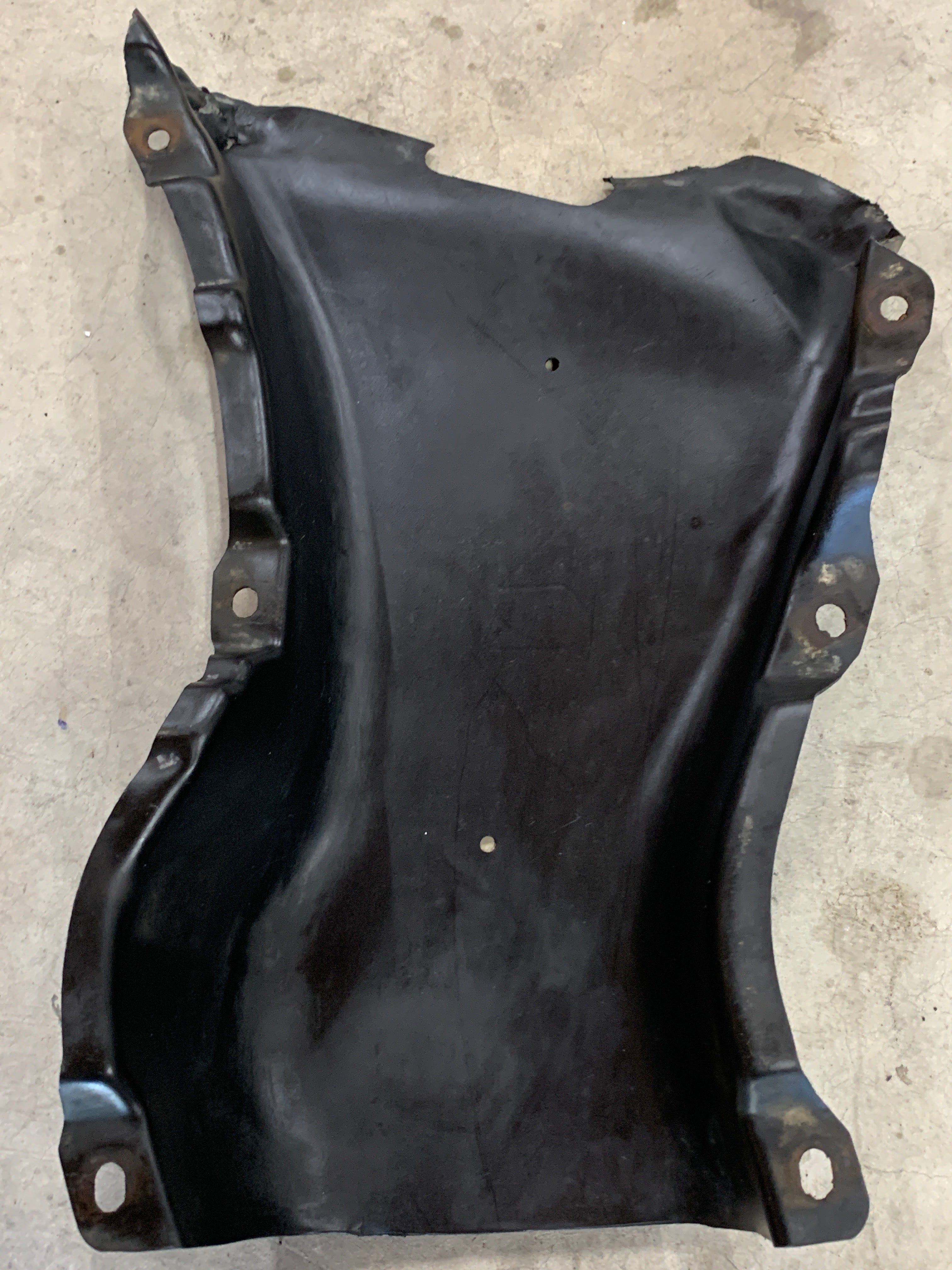 Front RIGHT Guard Liner Duct, R32 GTR