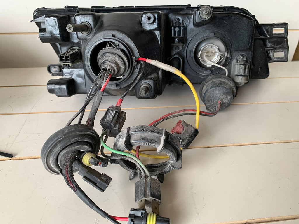 PAIR Headlights HID, R32