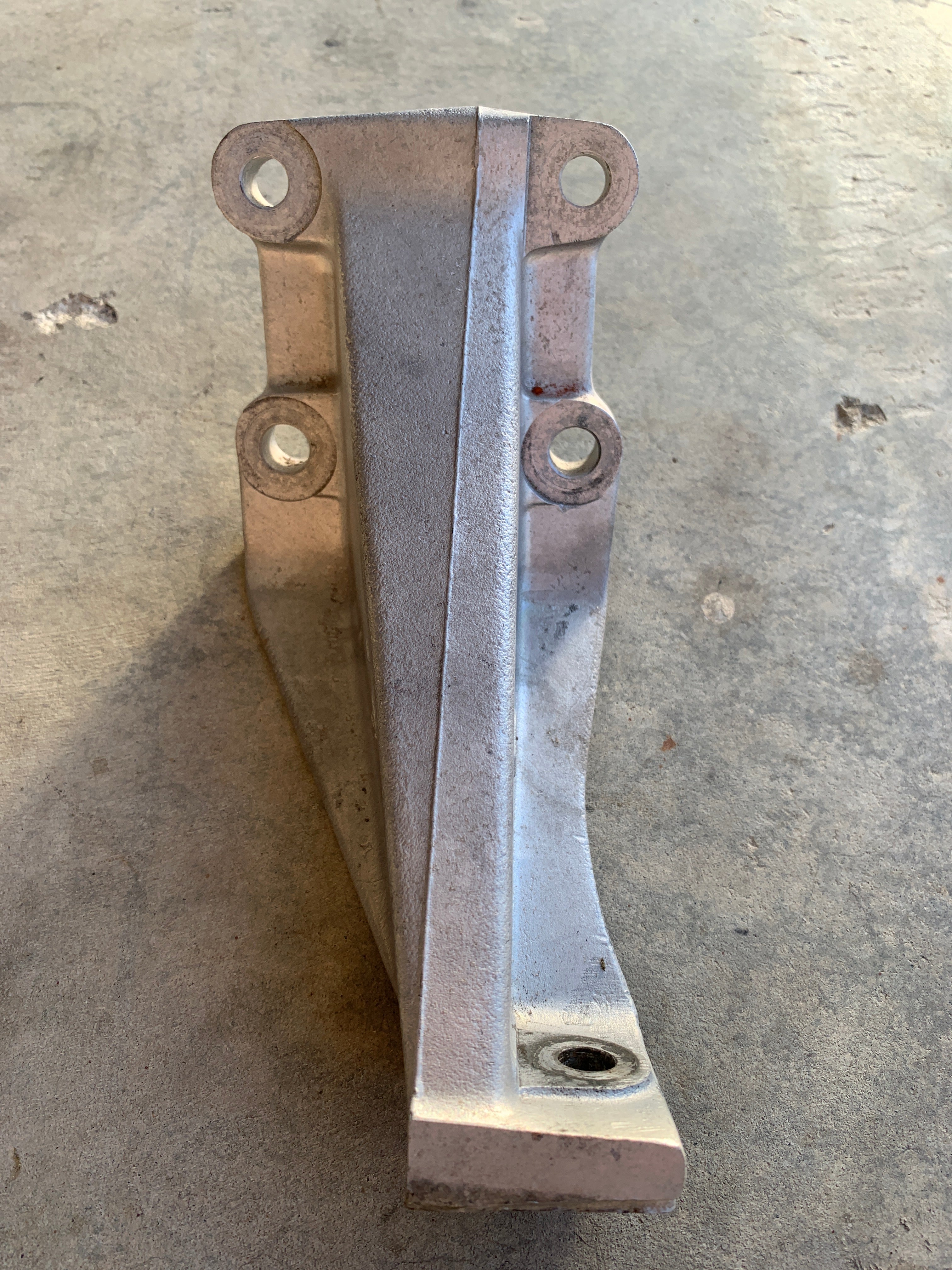 RIGHT Engine Mount Bracket, R32/33/34 GTR