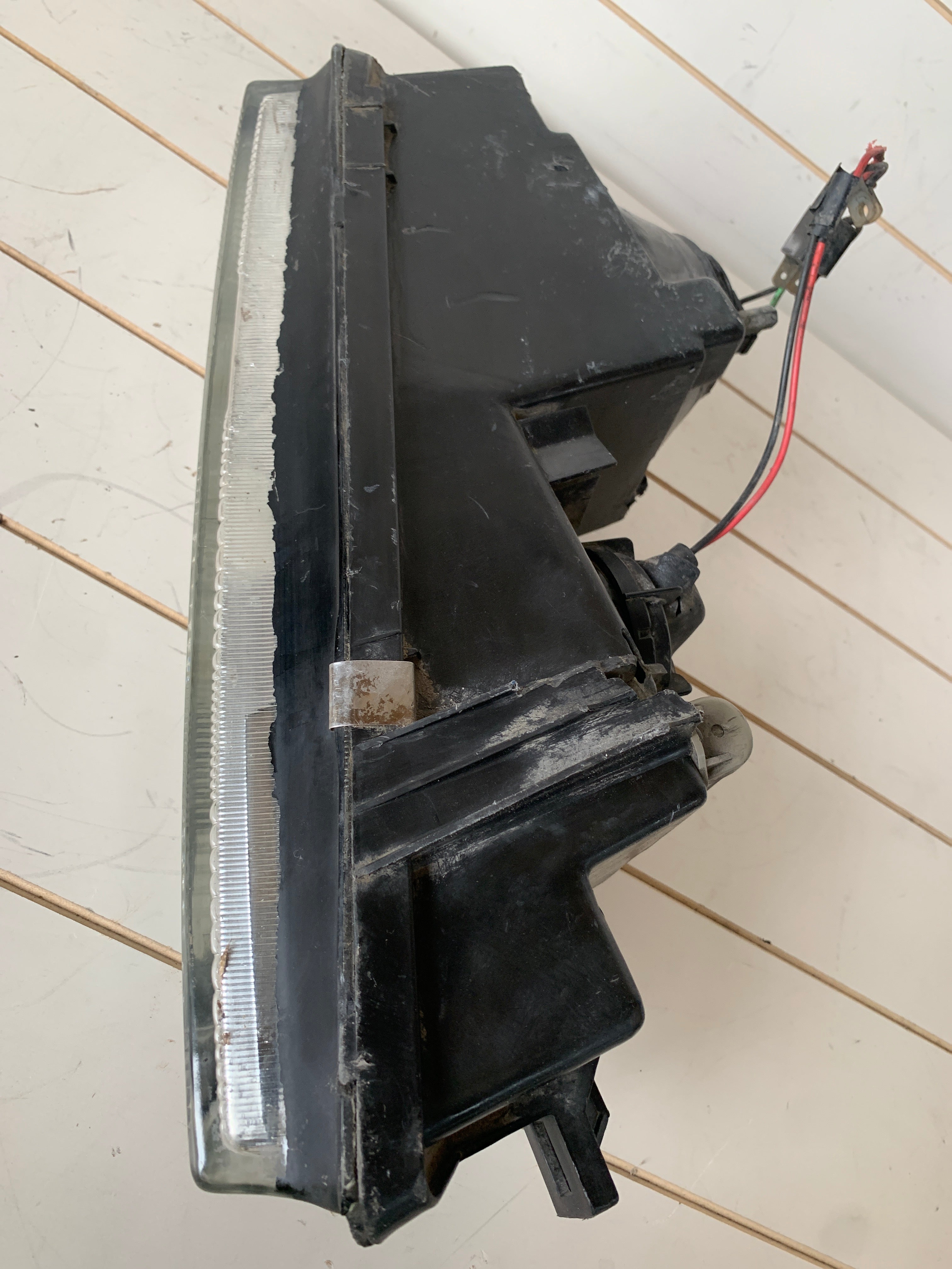 LEFT Head Light (damaged), R32