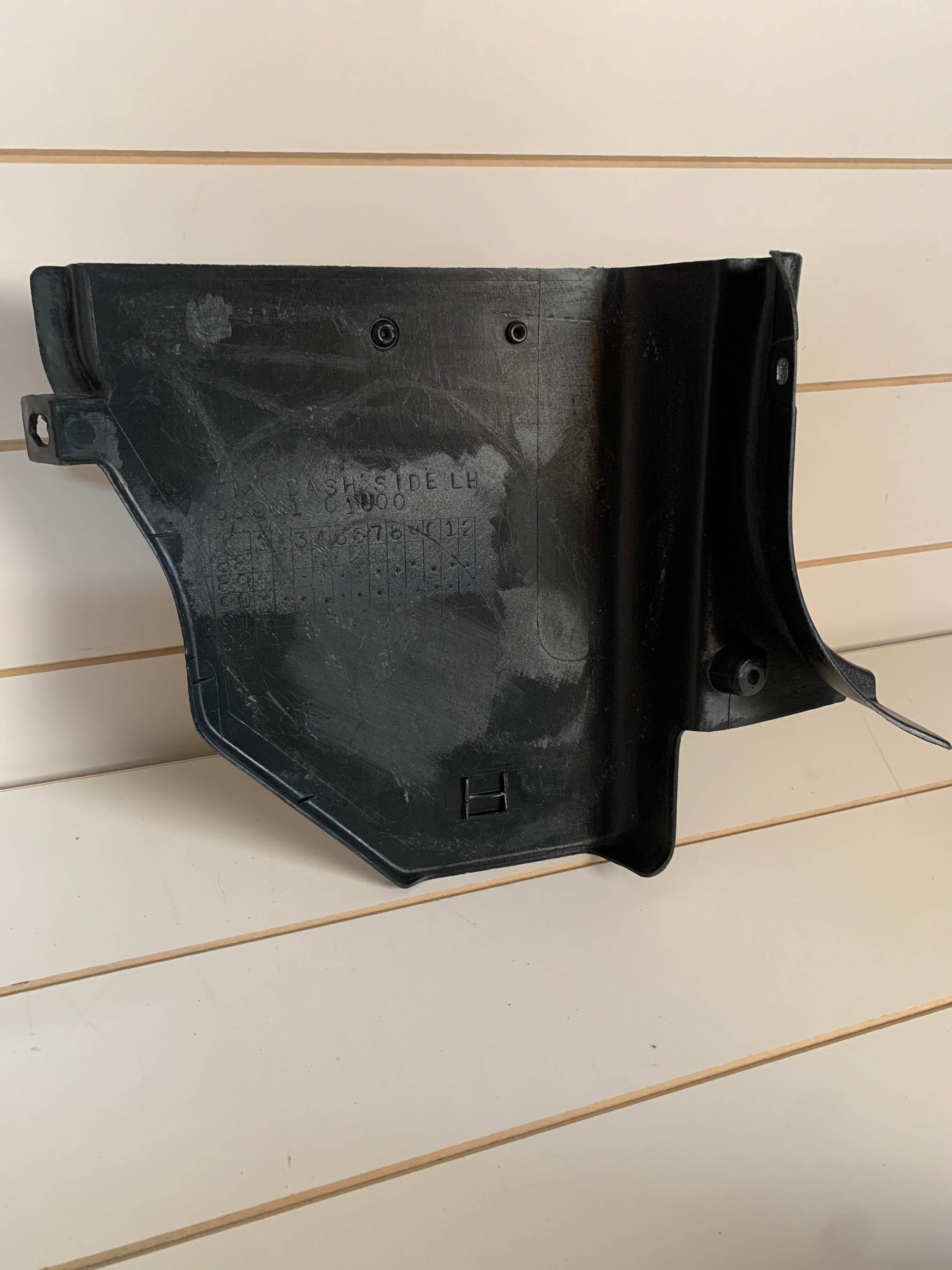 LEFT Kick Panel, R32