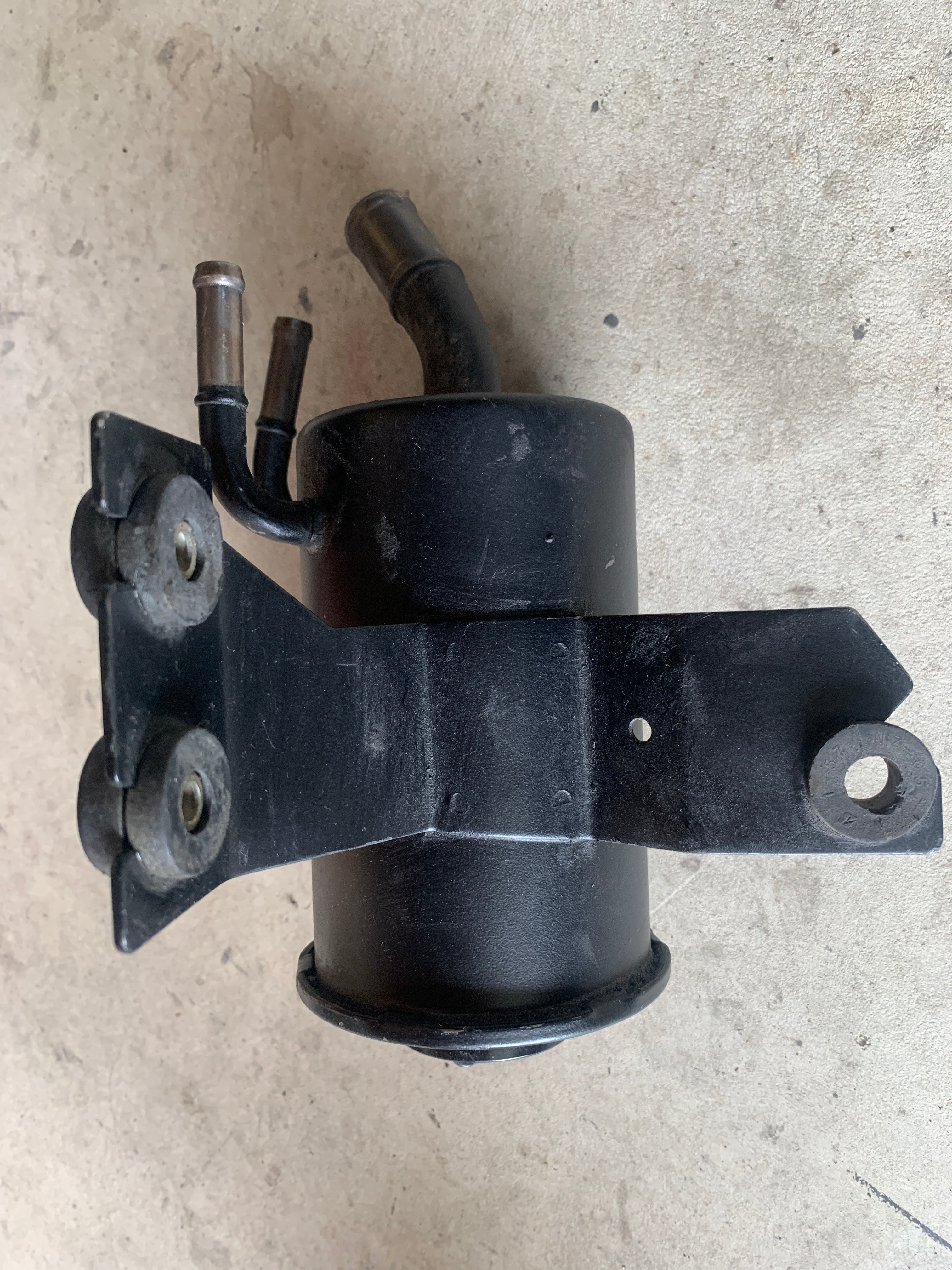 Power Steering Reservoir, R32