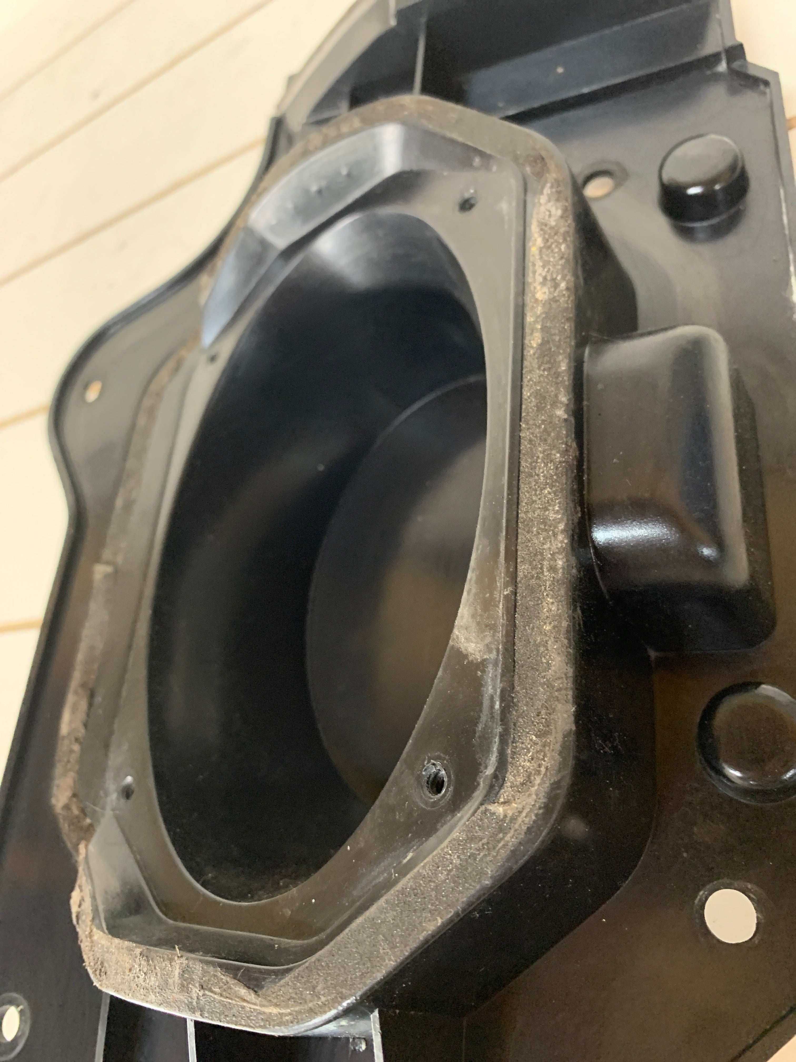 RIGHT Front Speaker Holder, R32