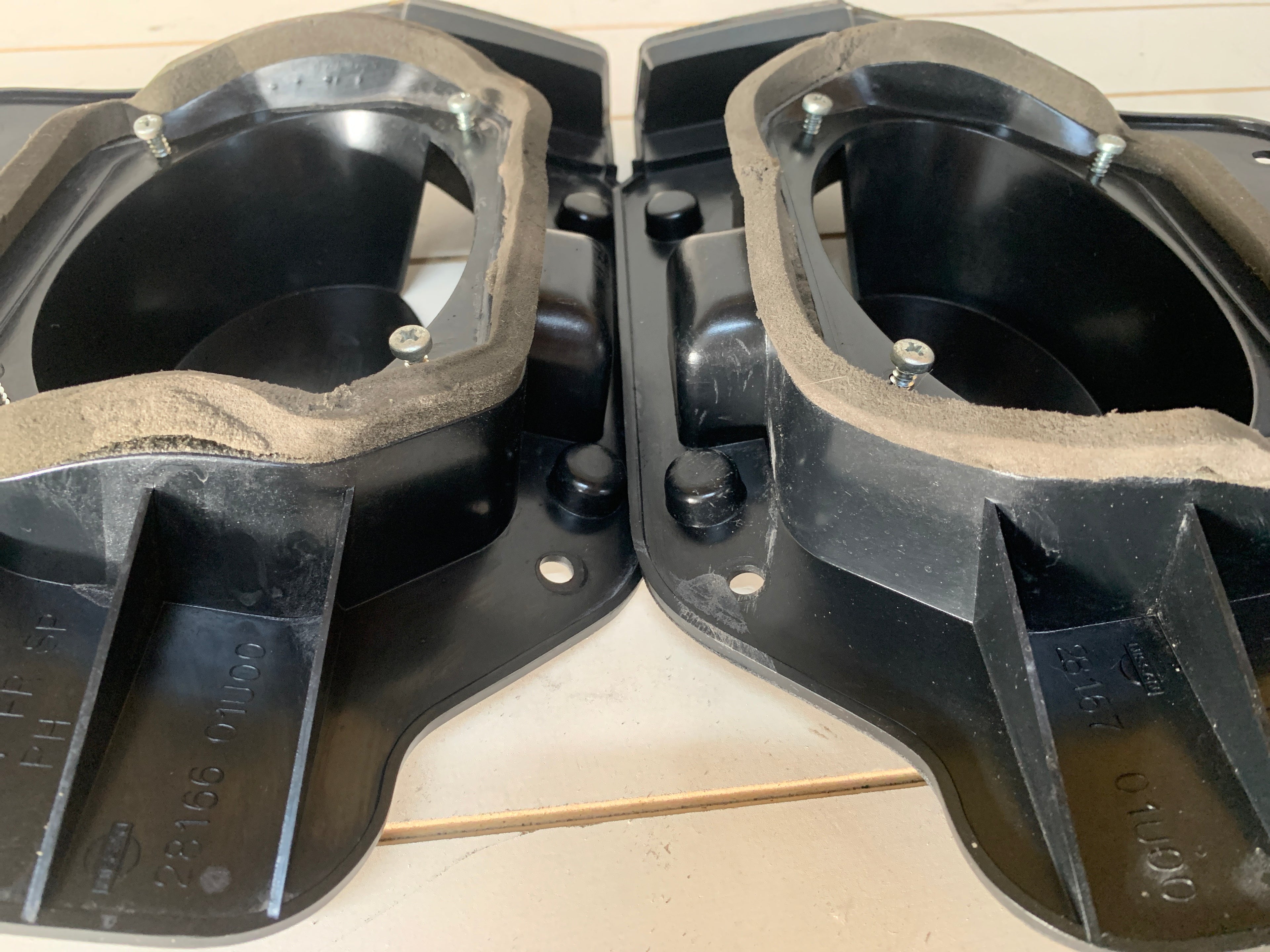 Front Speakers Holders, R32