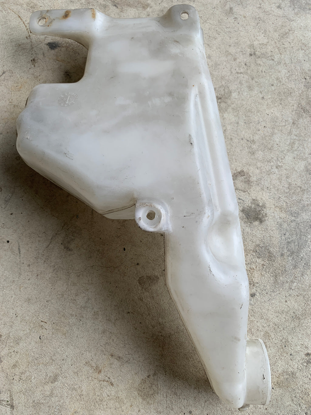 SINGLE Pump Windscreen Washer Tank, R32