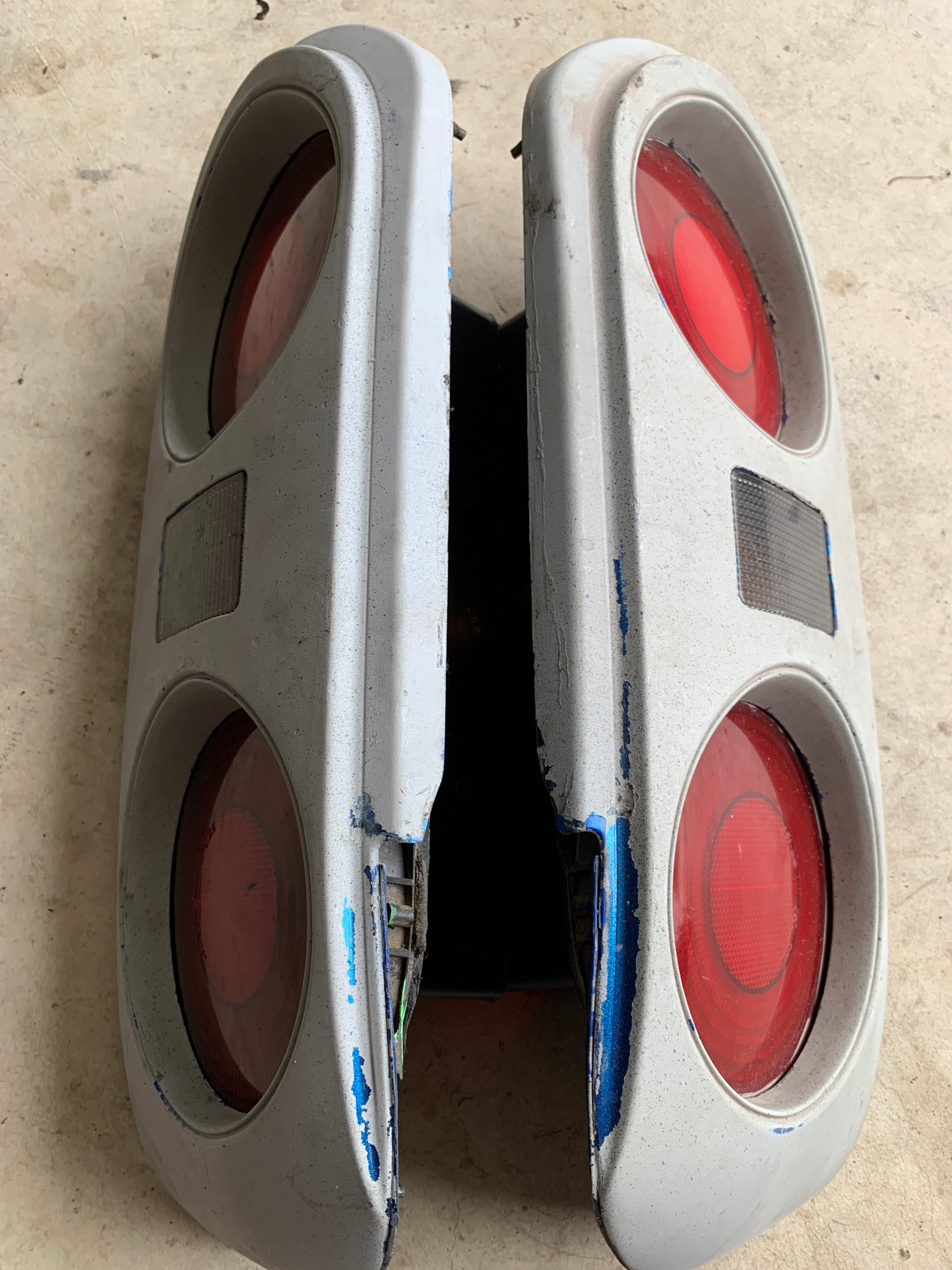 Tail lights, R32 Coupe