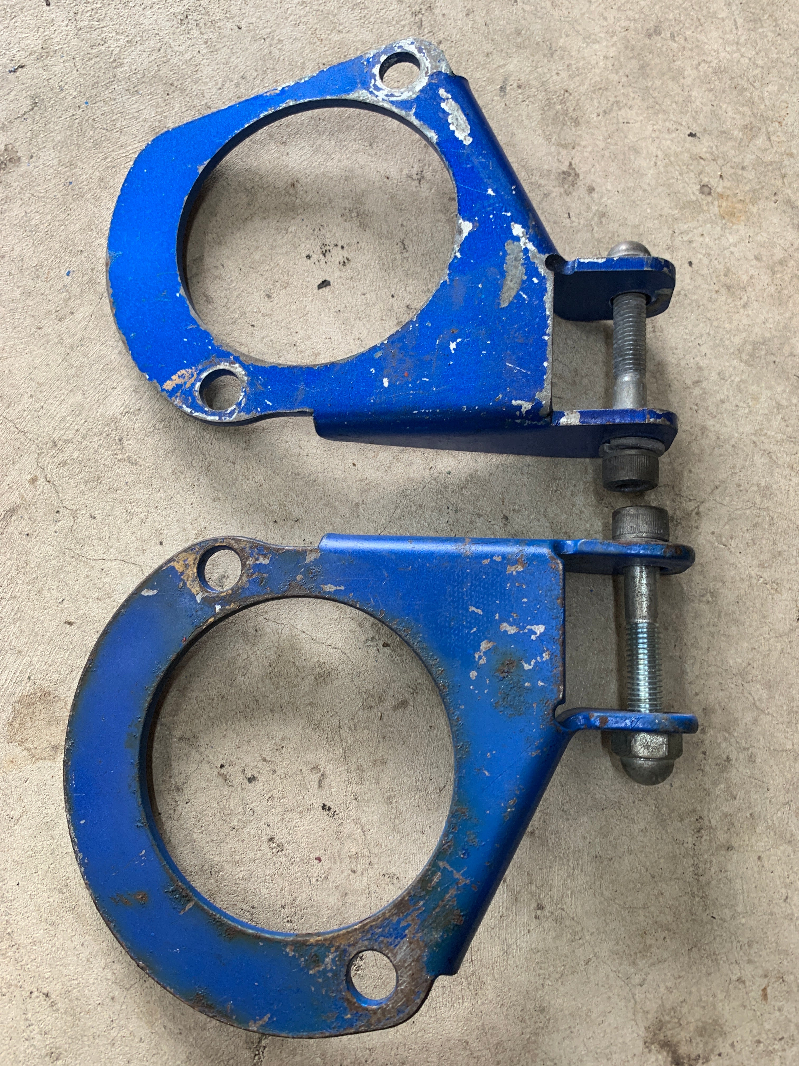 Front Strut Brace Bracket, R33