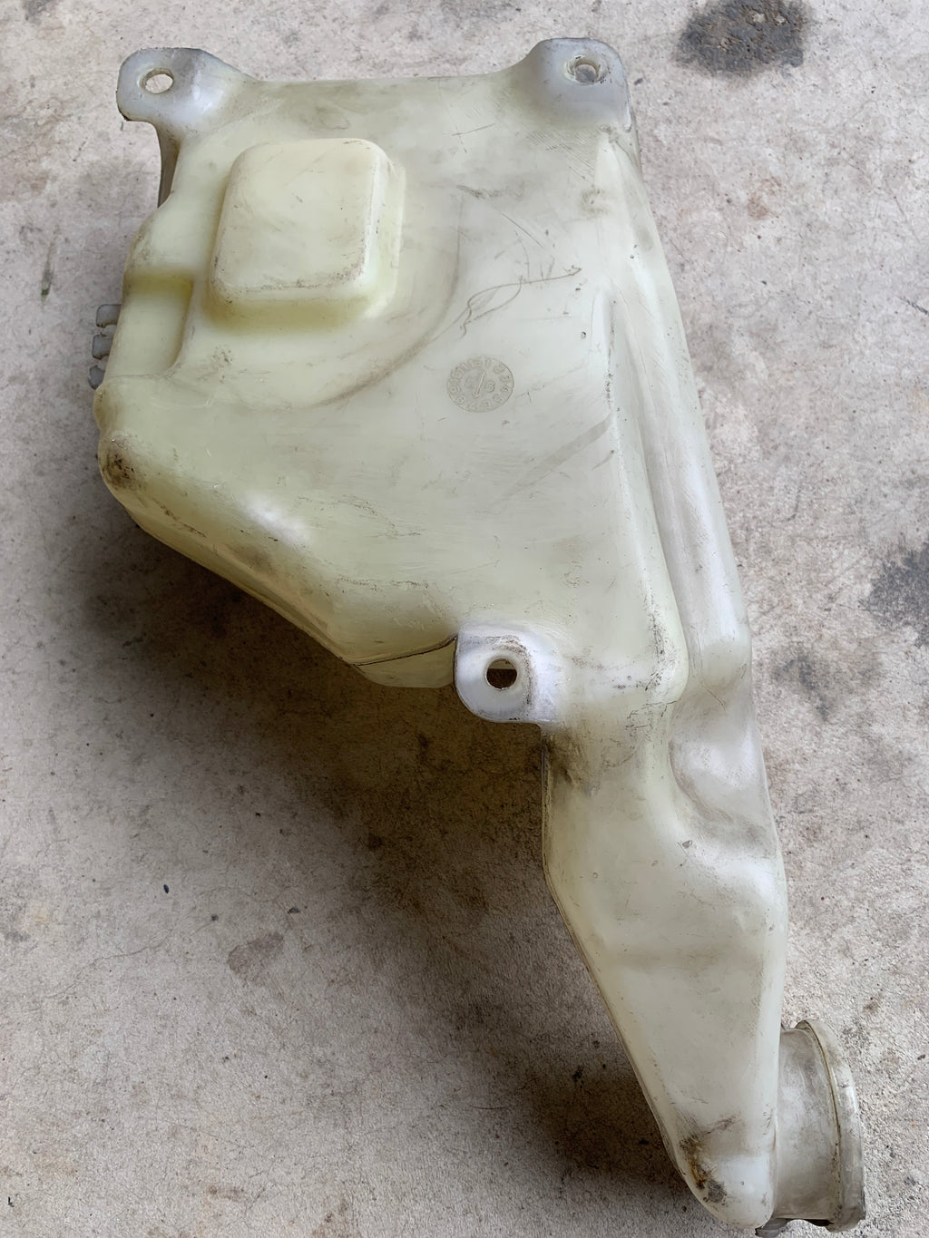 Windscreen Washer Tank, R32