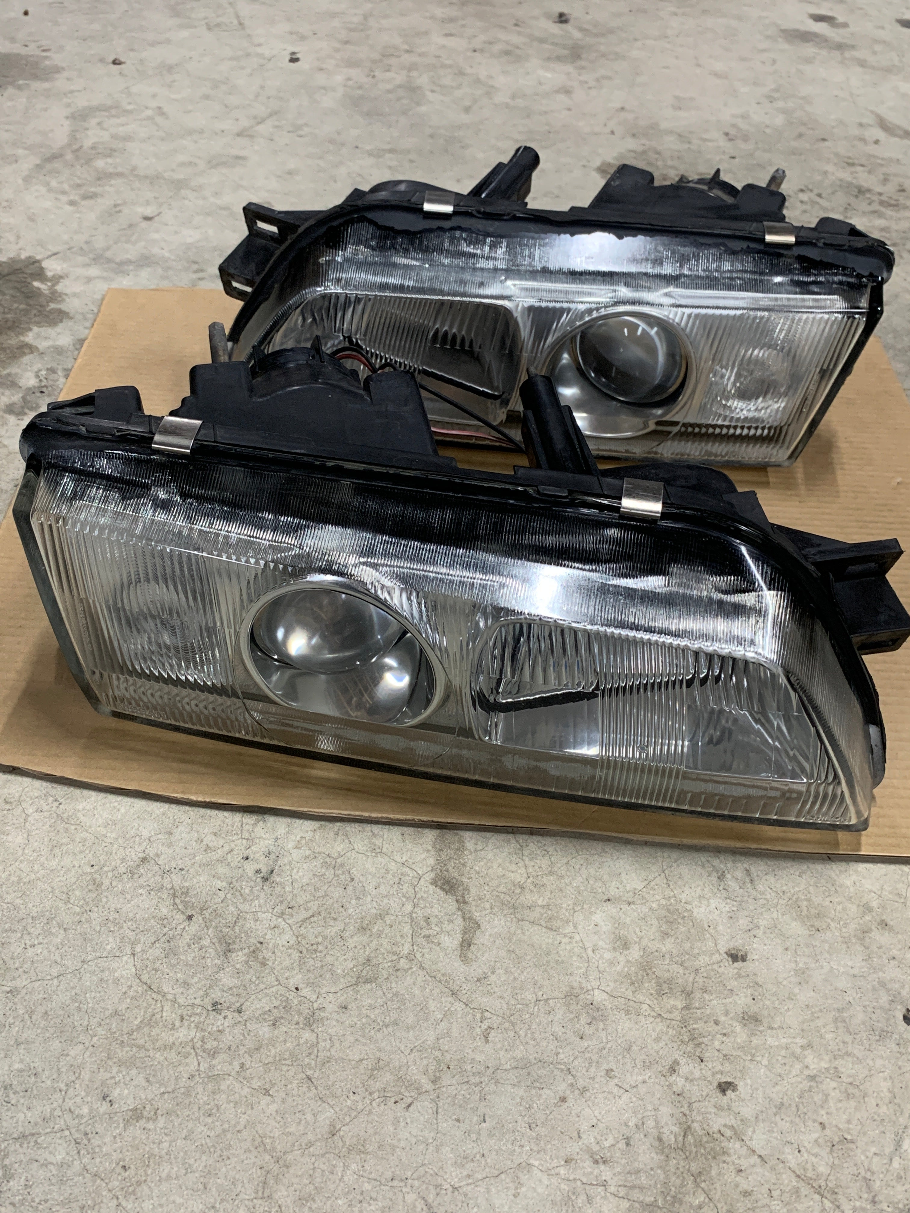 Head Lights, R32