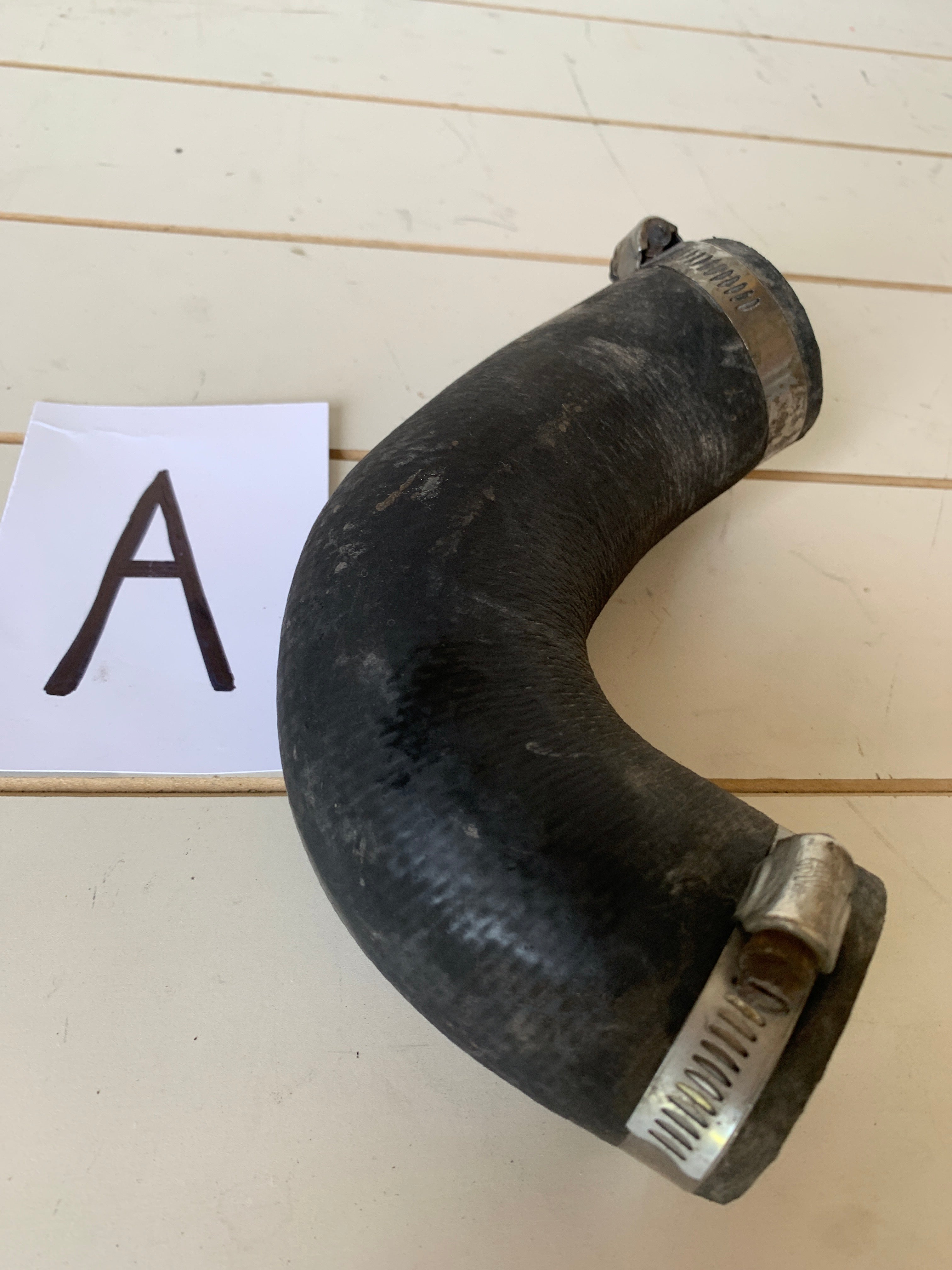 LEFT Recirc Rubber Pipe, R32