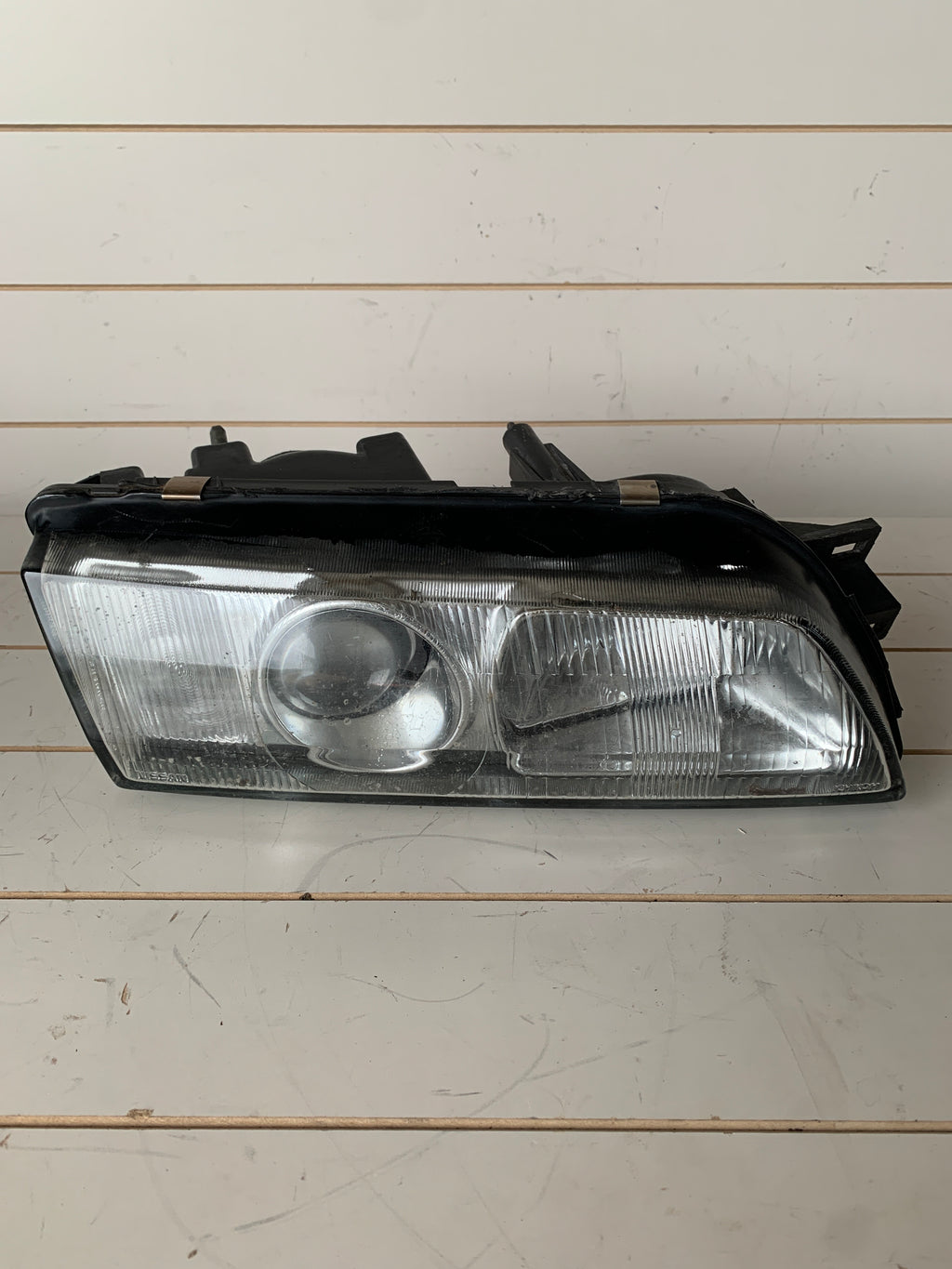 RIGHT Head Light (damaged), R32