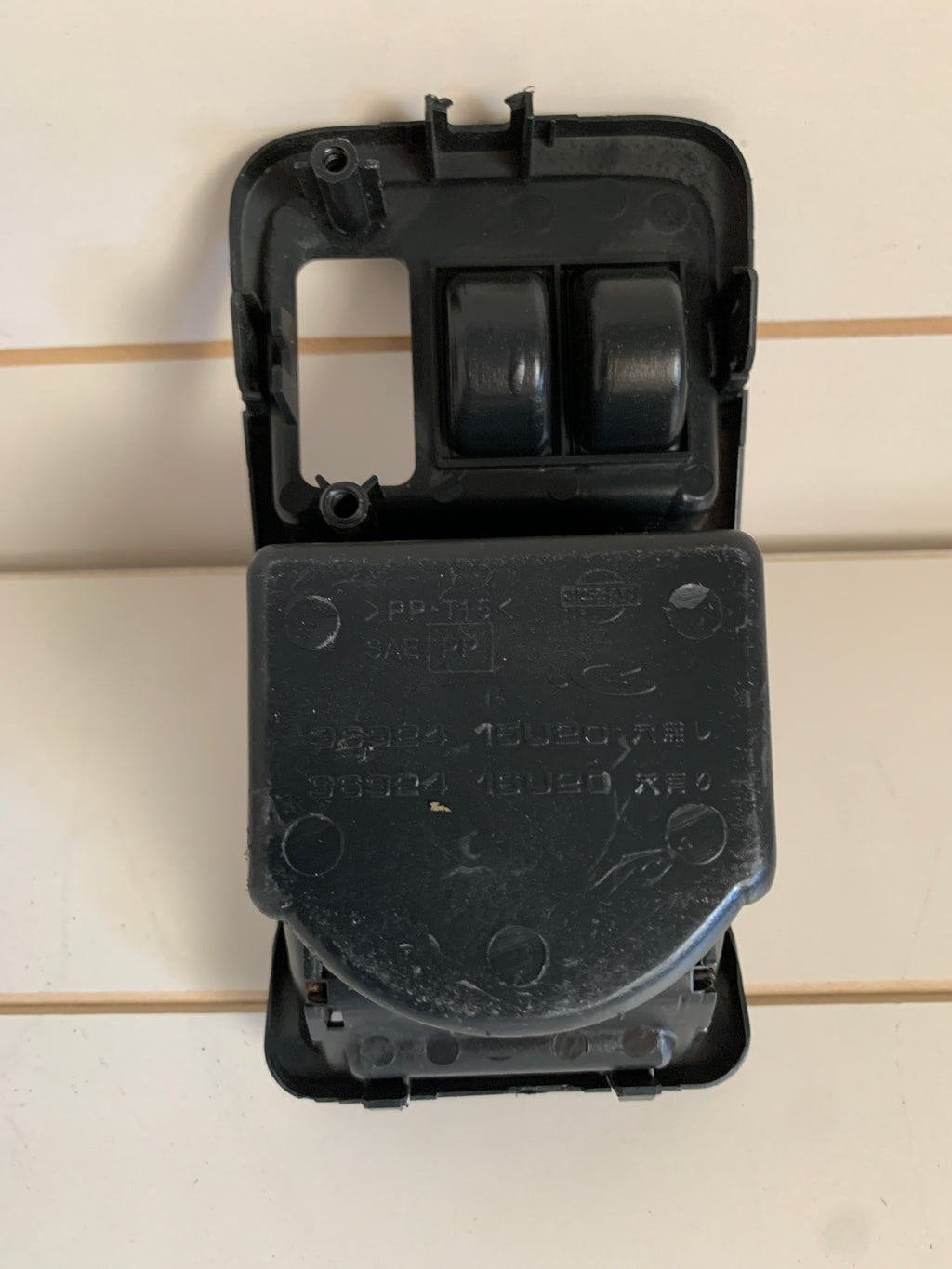 Centre Console Cup Holder, R33