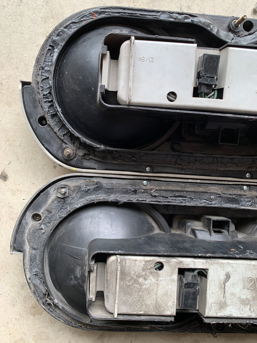 Tail lights, R32 Coupe