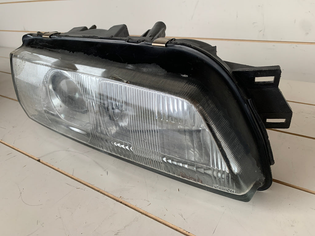RIGHT Head Light (damaged), R32