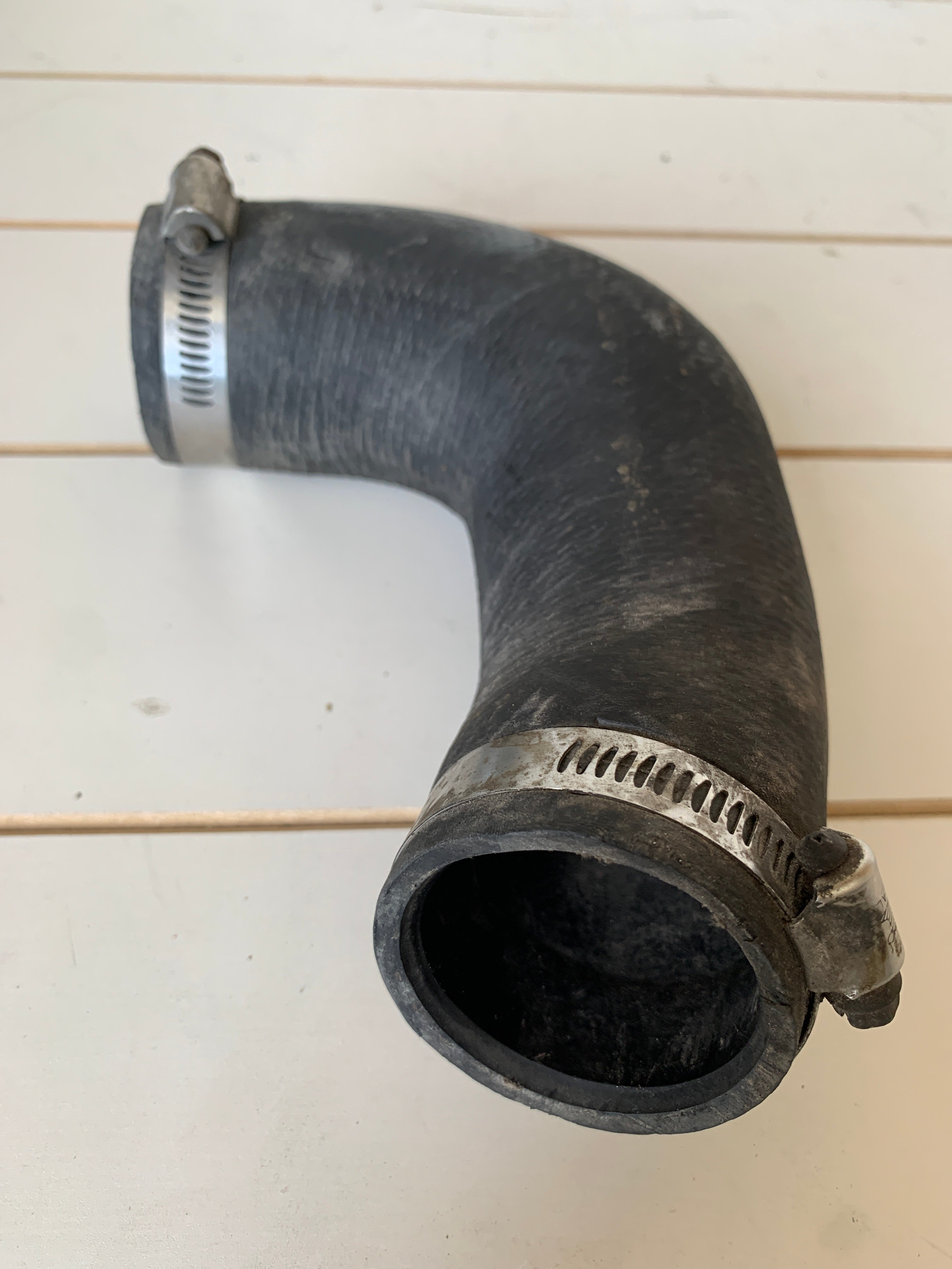 LEFT Recirc Rubber Pipe, R32