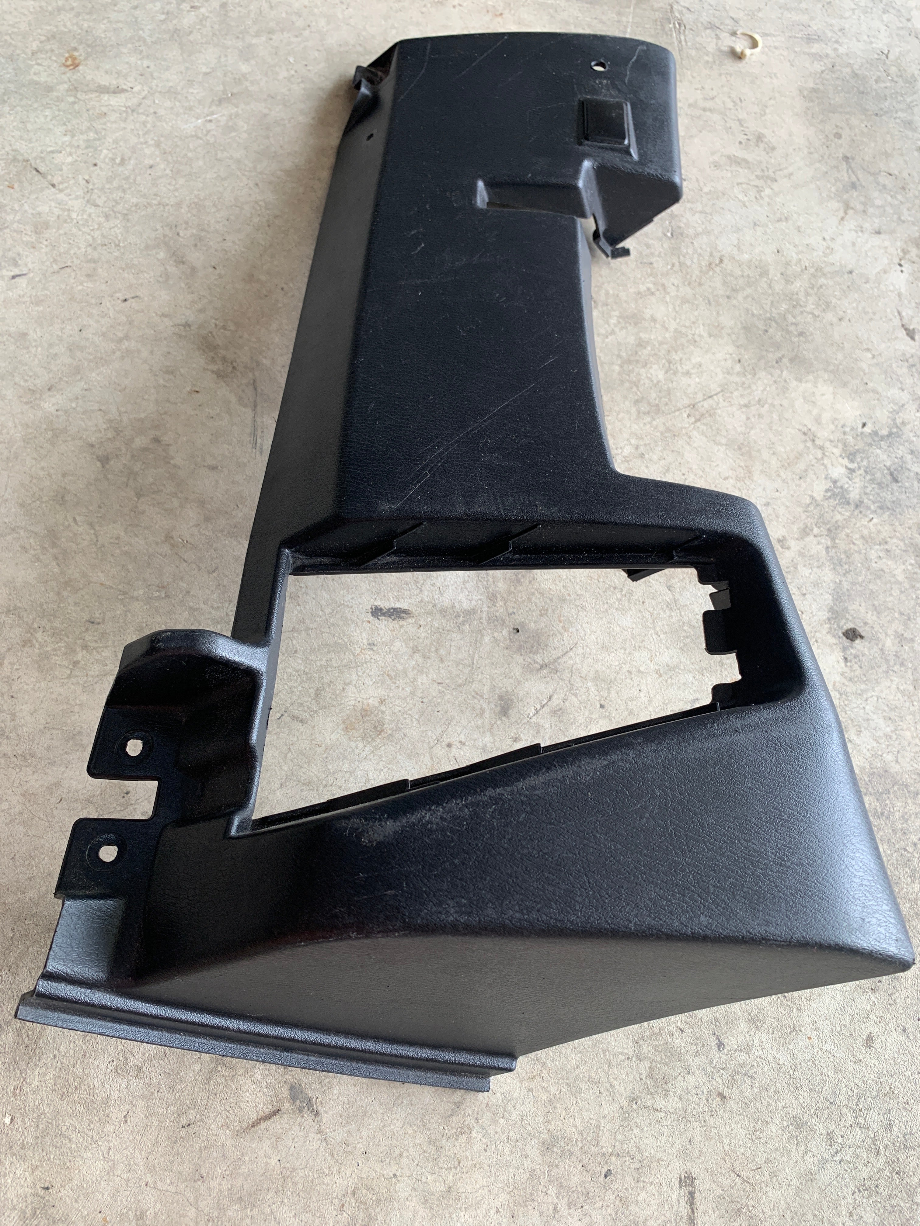 Lower Dash Panel, R33