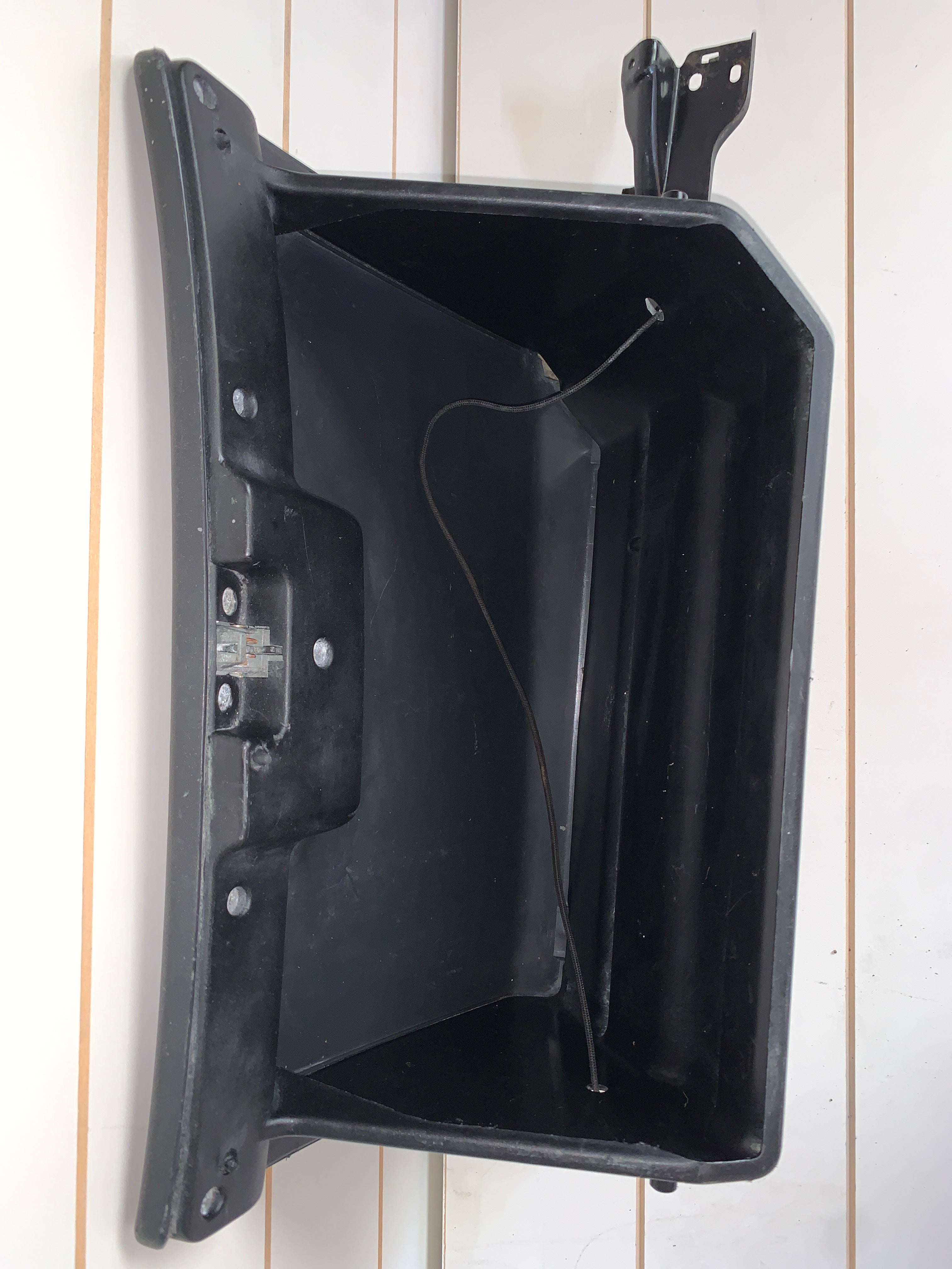 Glove box, R32