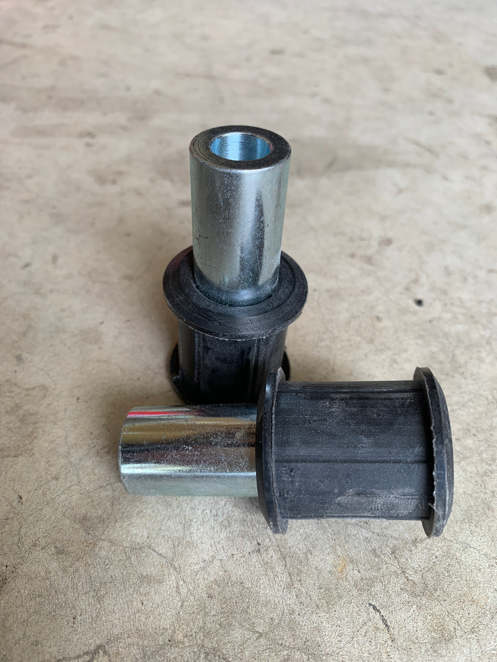 NEW Rear Knuckle Bushes, R32