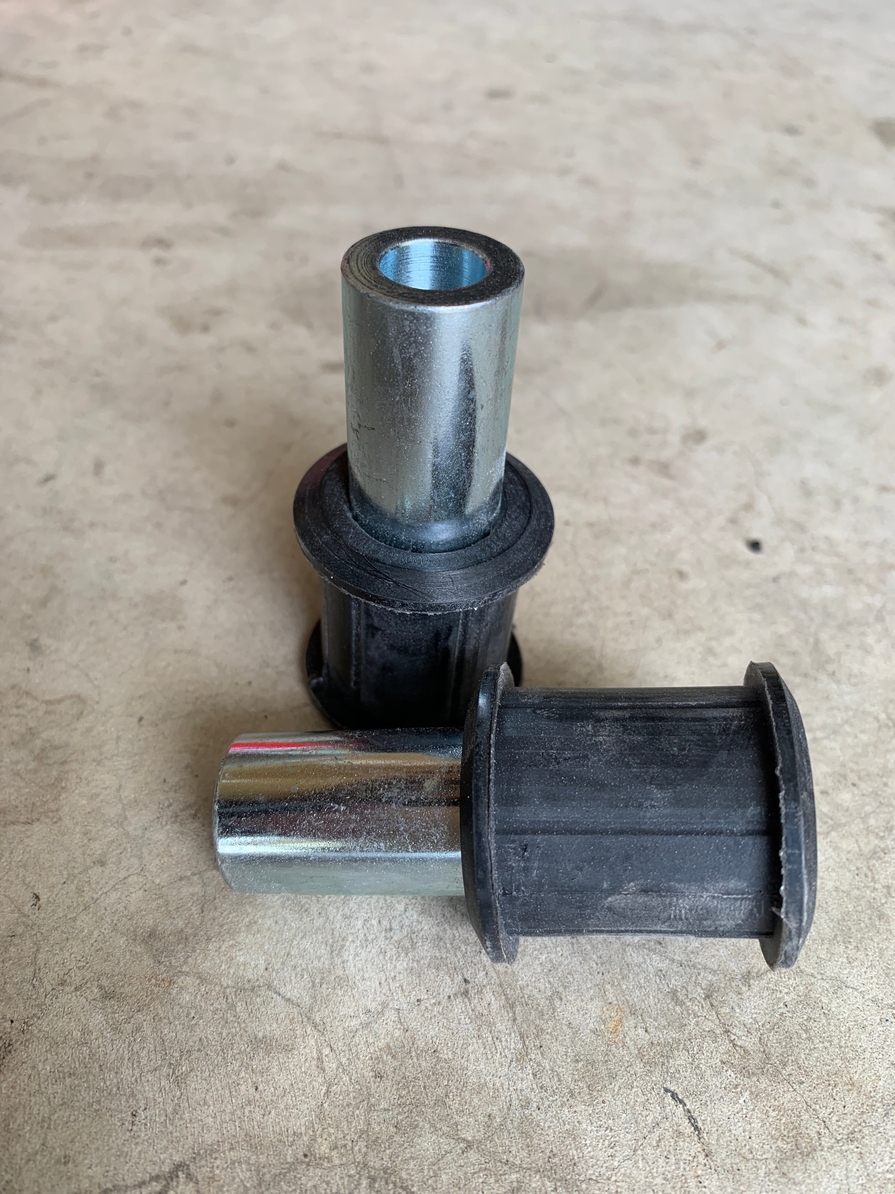 NEW Rear Knuckle Bushes, R32