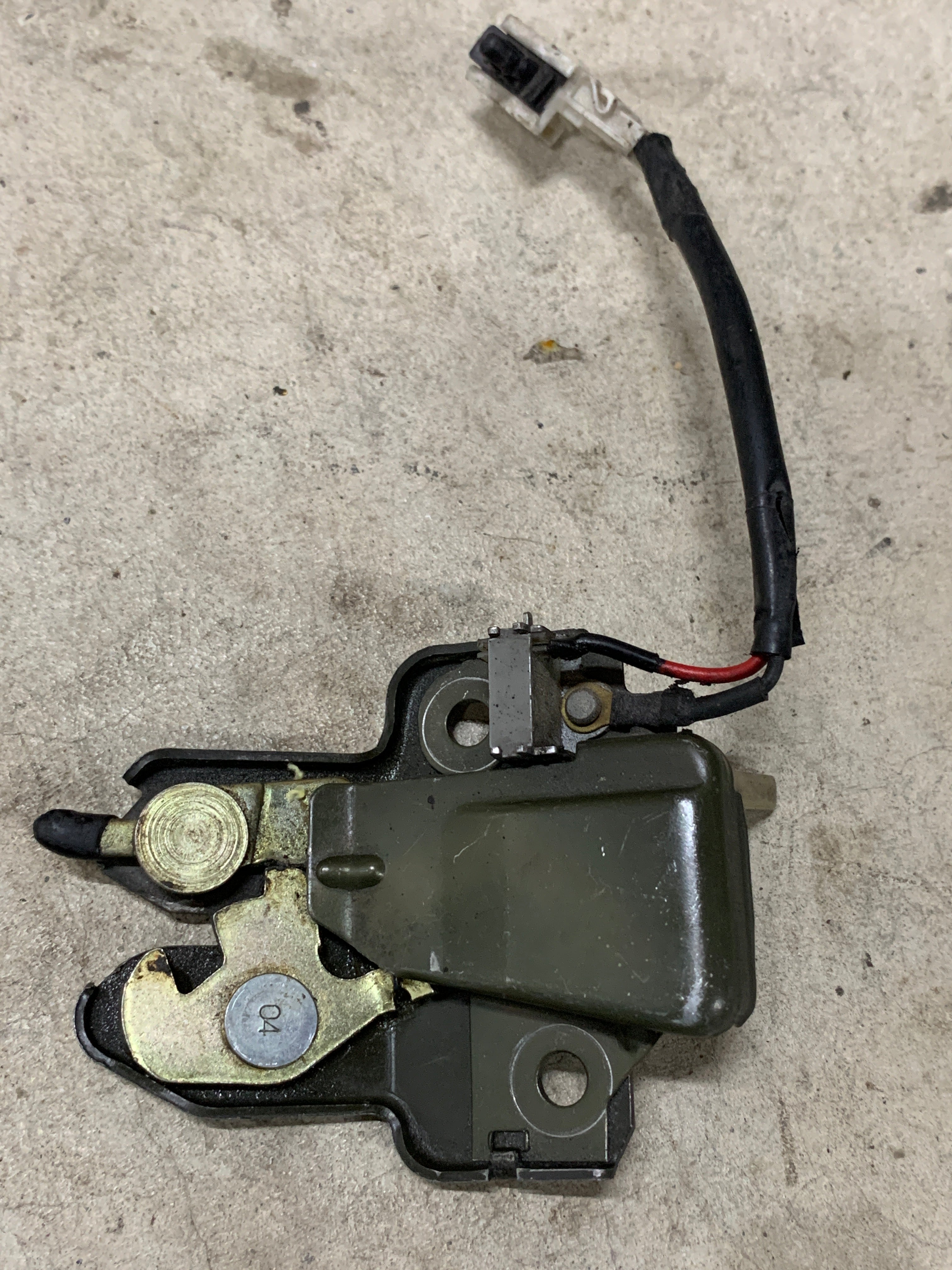 Boot latch, R32