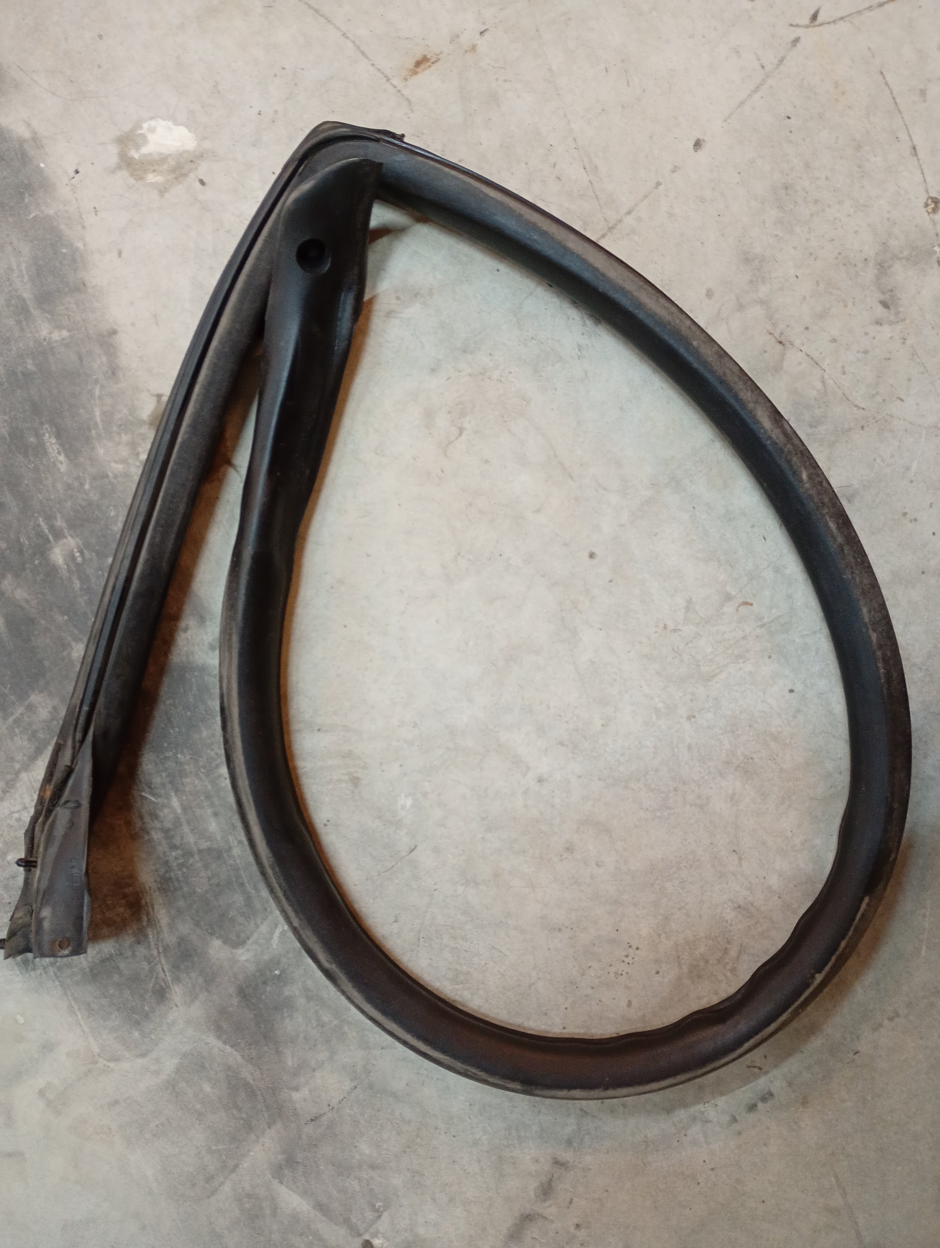 LEFT Upper Door Glass Seal, R32 Coupe