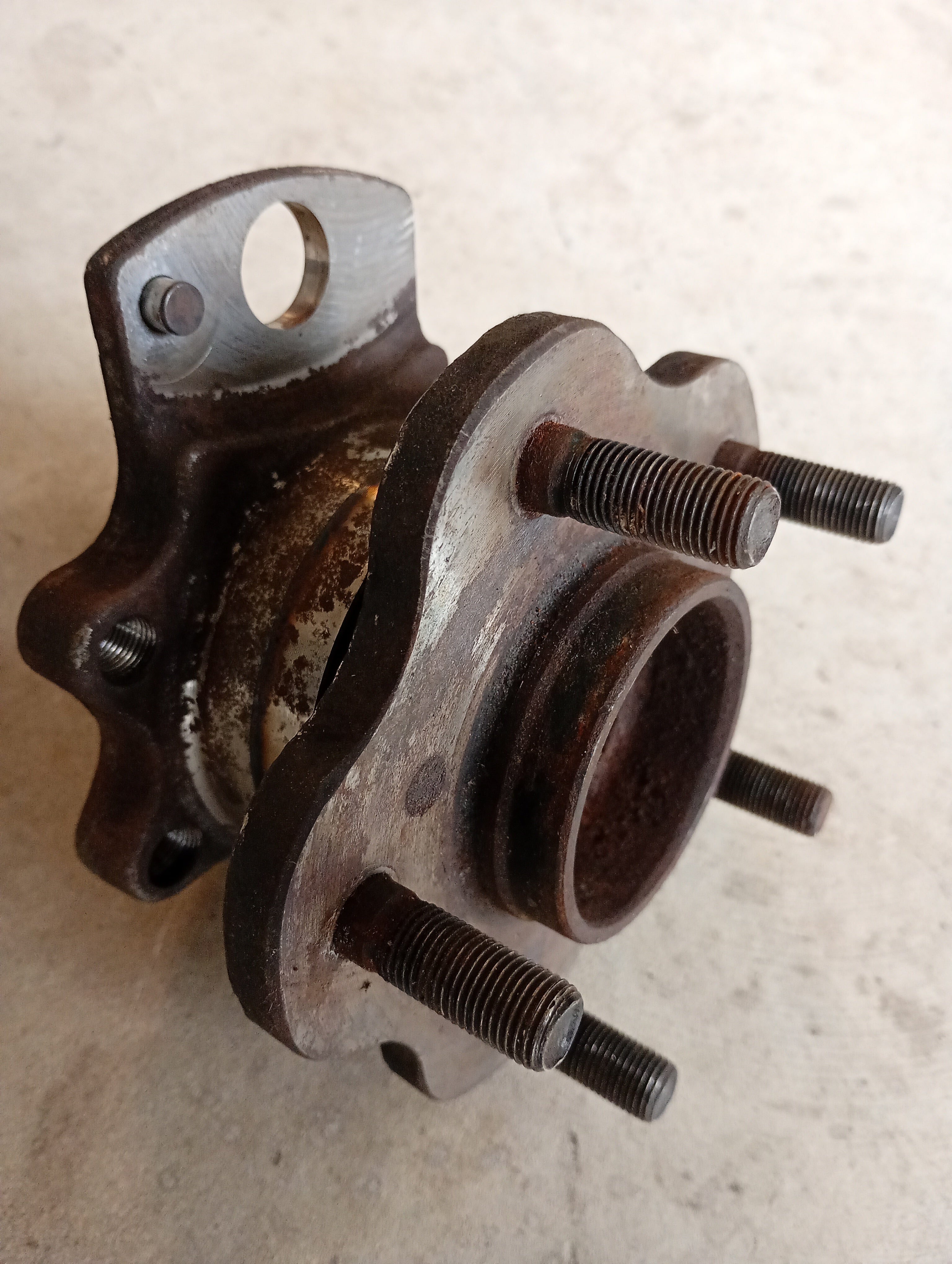 LEFT Rear Wheel Hub, R32 GTR