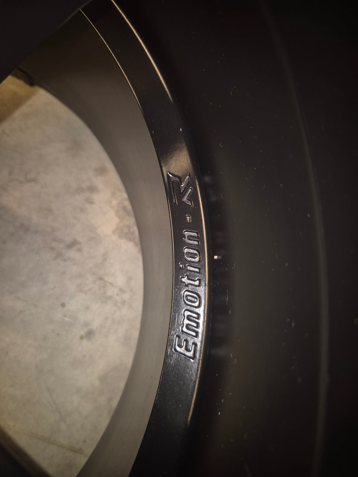 SSA Emotion R 18x10.5 w/Tyres *New